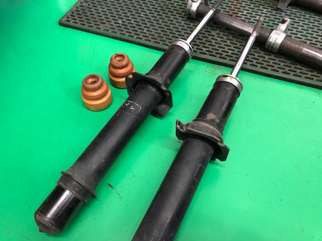 ホンダ オデッセイRB1 KYB NEW SR SPECIAL ショックアブソーバー 交換