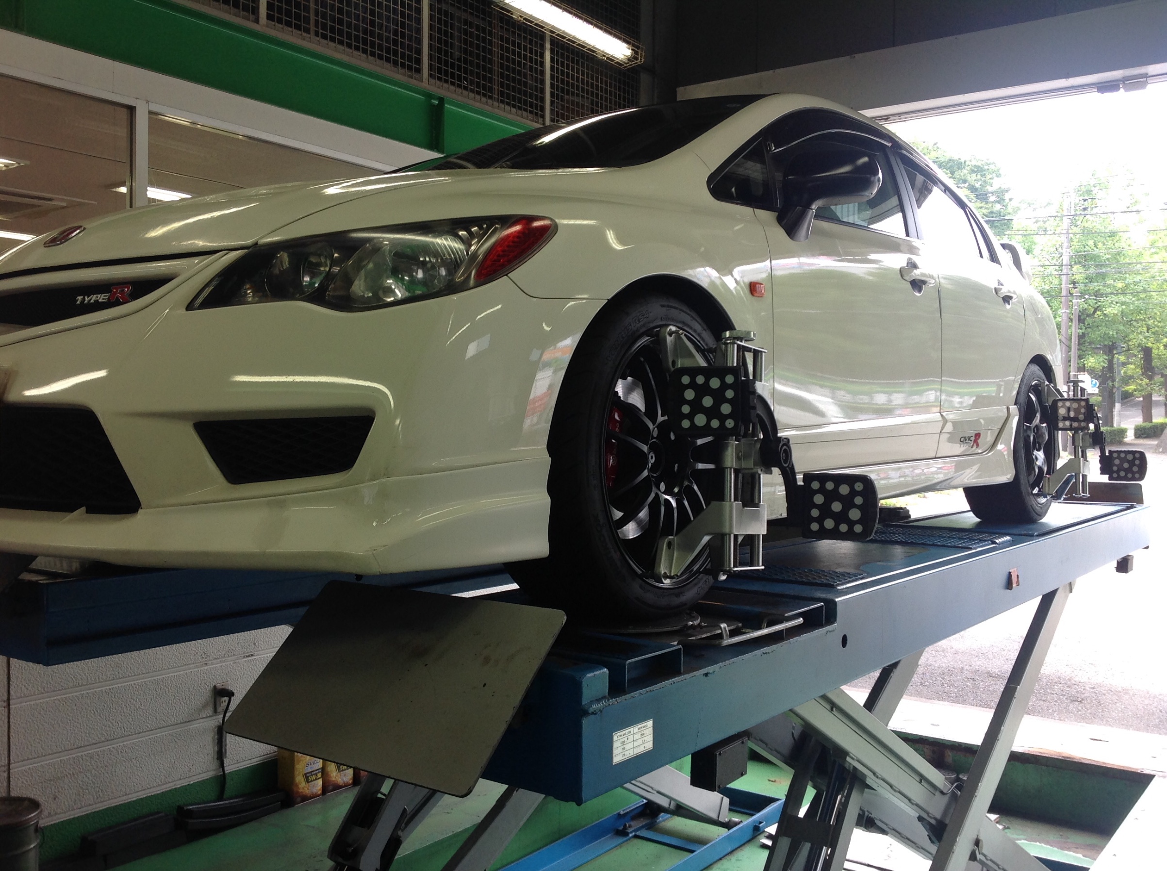 ホンダ Fd2 シビックtype R アライメント ホンダ シビック タイヤ ホイール関連 John Bean こだわり3dアライメント 予約制となっております お電話下さい サービス事例 タイヤ館 ジャパン宮前 神奈川県のタイヤ カー用品ショップ タイヤからはじまる