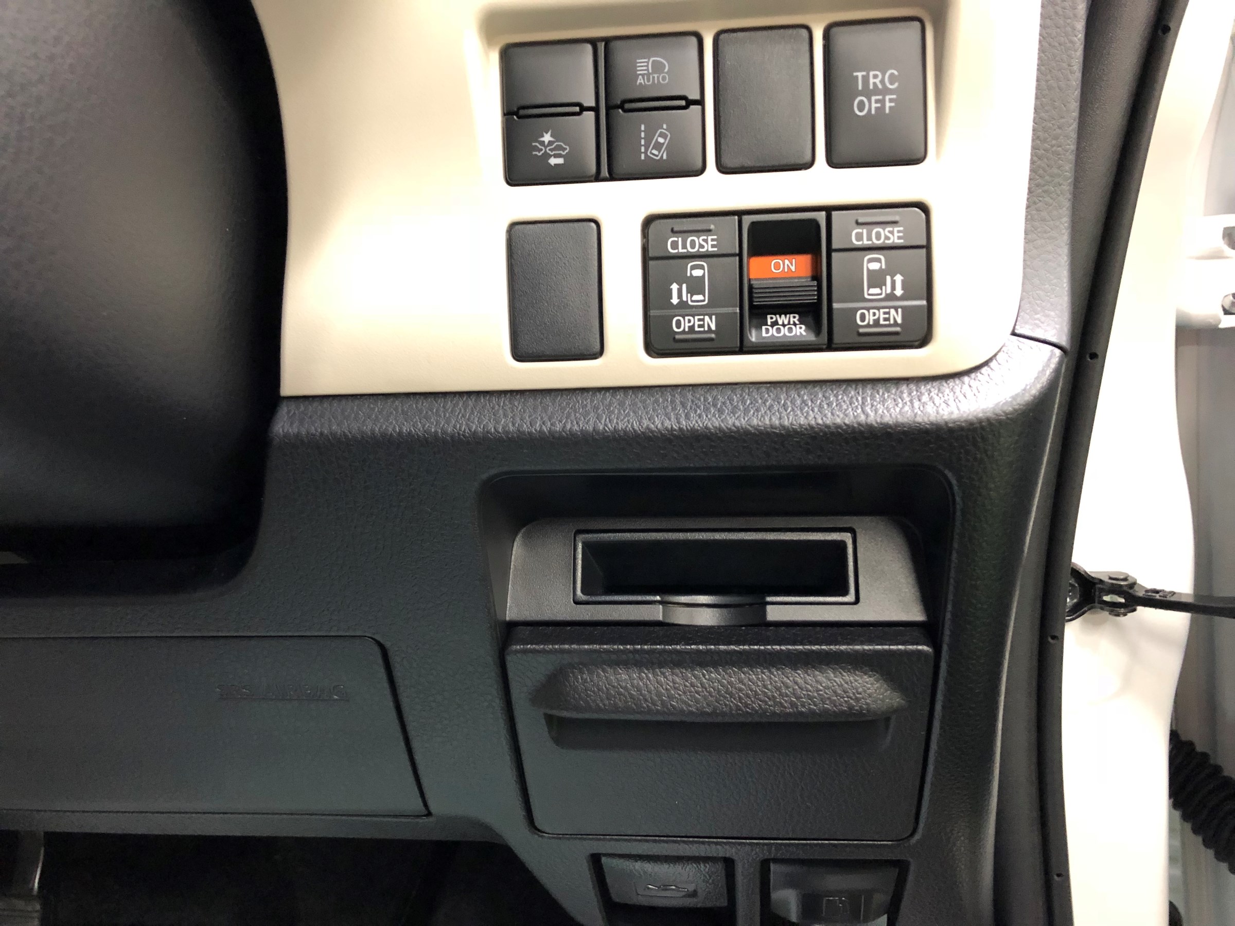 NOAH ノアハイブリッド（ZWR80G） アルパインBIGX11インチ装着