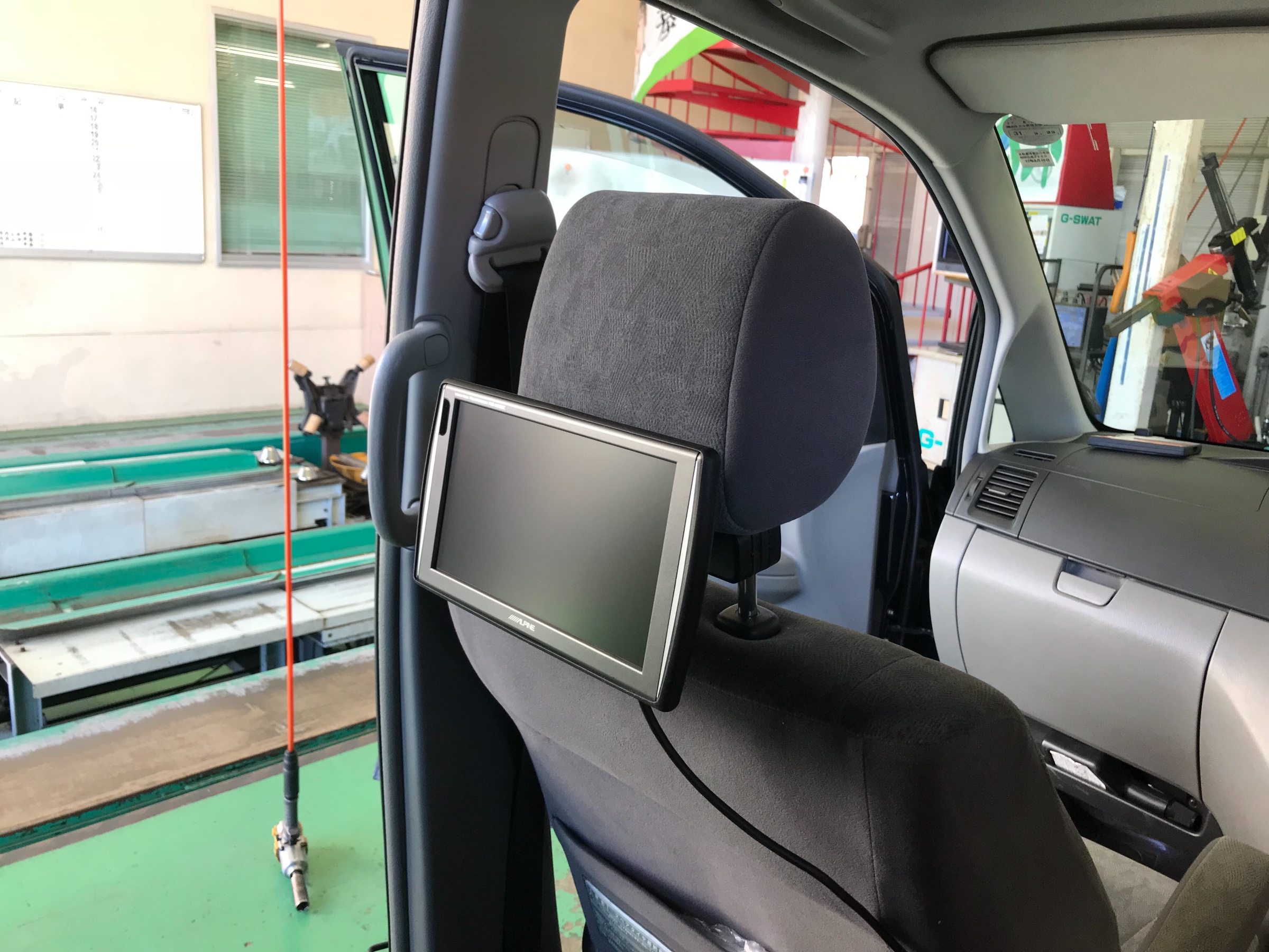 ノア リアモニター取り付け トヨタ ノア Av ナビ機器 カー用品取付 Av商品取付 サービス事例 タイヤ館 宇都宮西 タイヤからはじまる トータルカーメンテナンス タイヤ館グループ