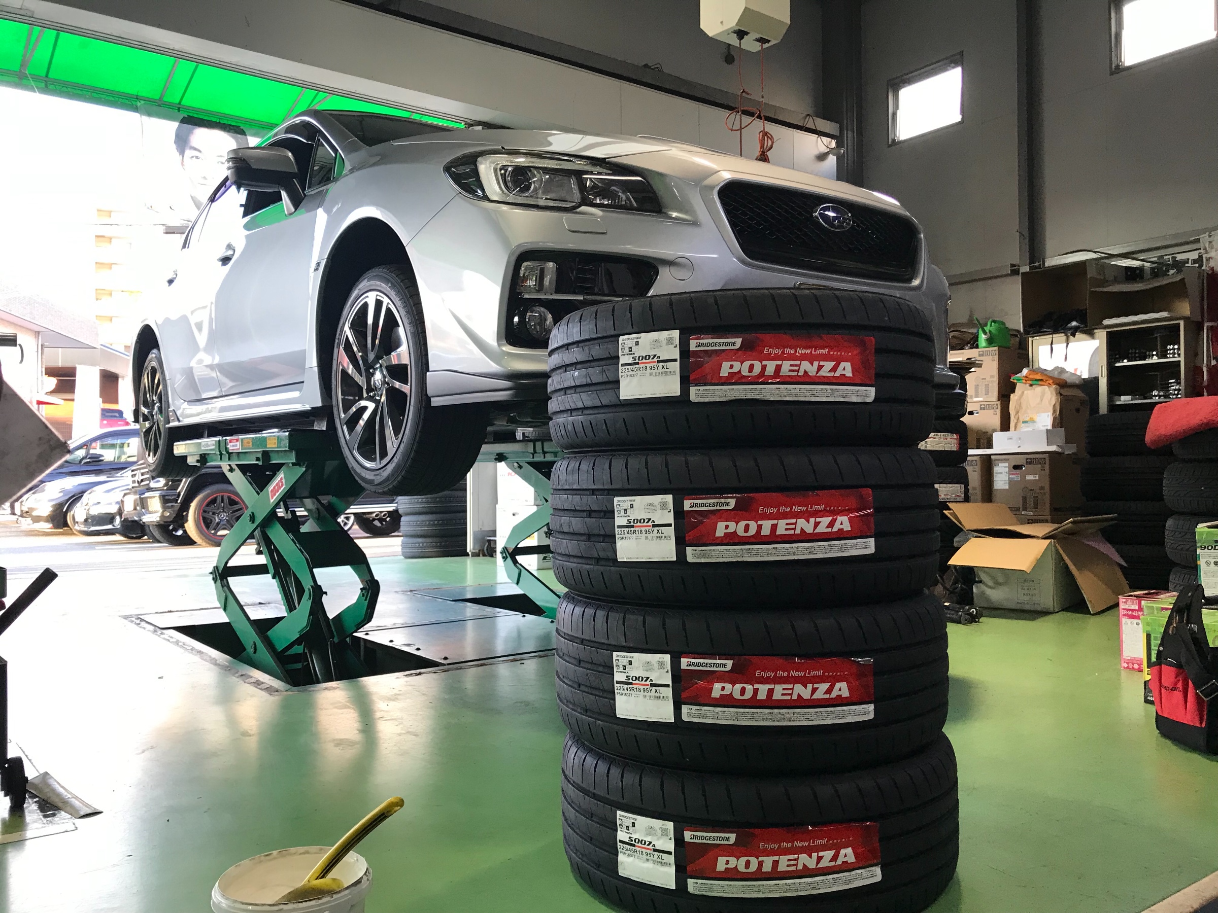 スバル Wrx S4のタイヤ交換をしました 技術サービス施工事例 タイヤ館 福岡東 タイヤからはじまる トータルカーメンテナンス タイヤ 館グループ
