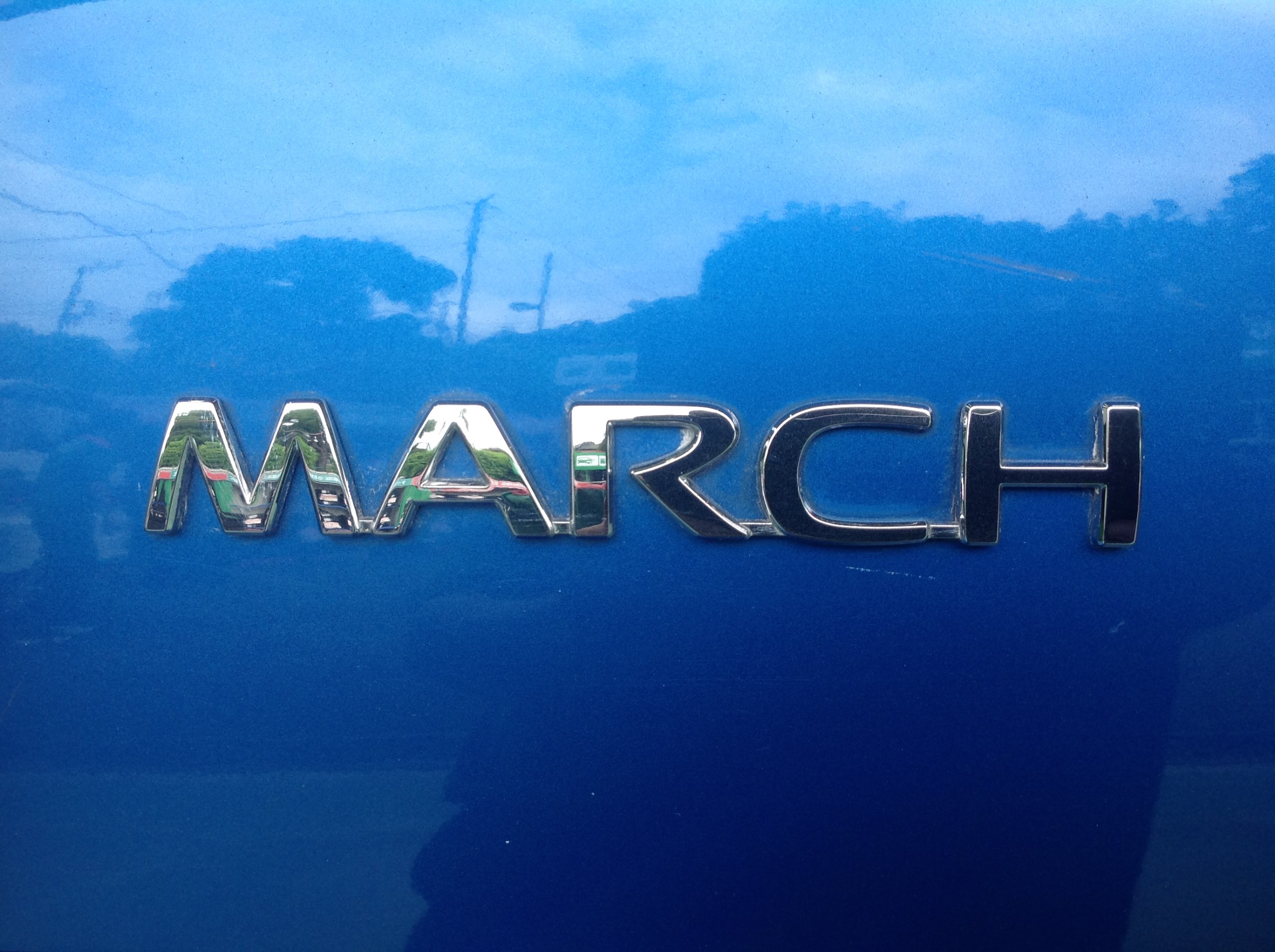 日産マーチ 中間マフラーの交換 日産 マーチ サービス事例 タイヤ館 成瀬 タイヤからはじまる トータルカーメンテナンス タイヤ館グループ