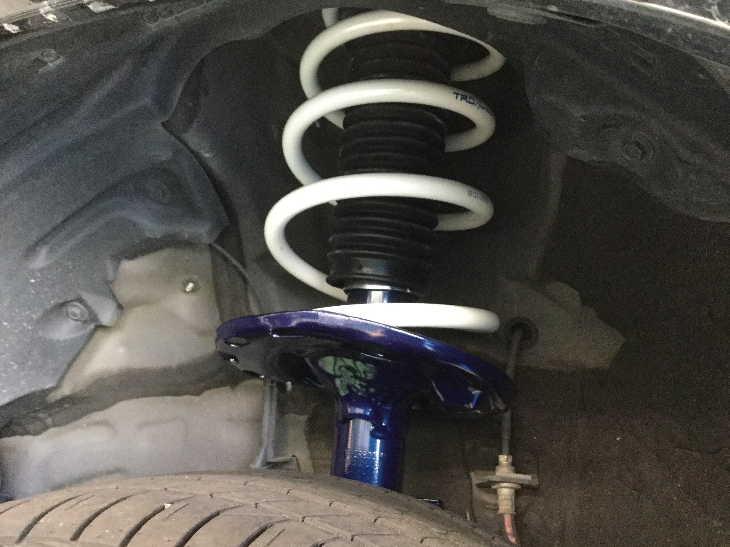 エスクァイアHV TRDサスペンション交換 四輪アライメント調整