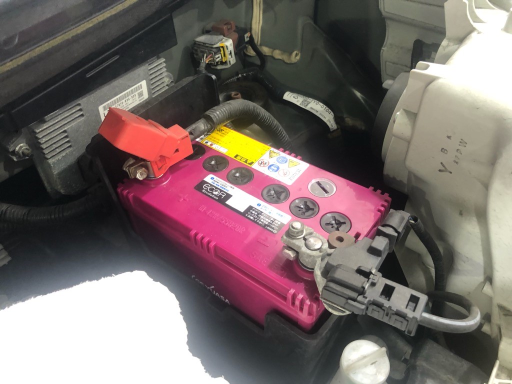 ホンダ N Box バッテリー交換作業 ホンダ N Box メンテナンス商品 サービス事例 タイヤ館 日永 愛知県 三重県のタイヤ カー用品ショップ タイヤからはじまる トータルカーメンテナンス タイヤ館グループ