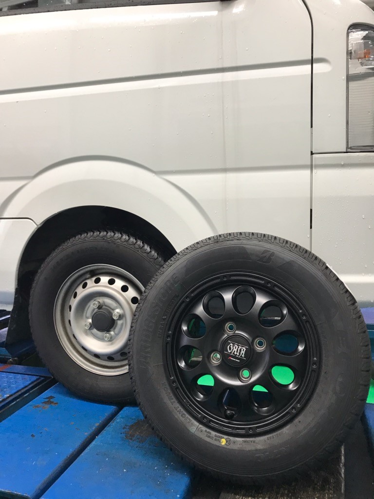 日産NV100 軽トラック ガイアクロス 12インチ取付 | 日産 NV100 ホイール タイヤ・ホイール関連 > タイヤ・ホイール交換 |  サービス事例 | タイヤ館 瀬谷 | 神奈川県のタイヤ、カー用品ショップ タイヤからはじまる、トータルカーメンテナンス タイヤ館グループ