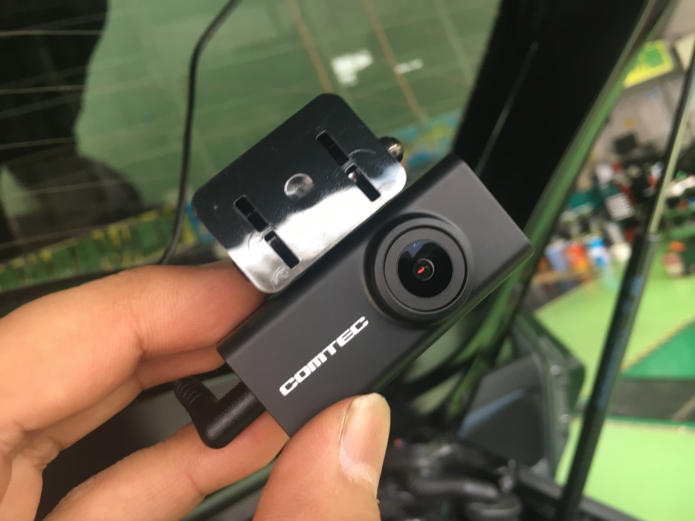ホンダ シャトルにドライブレコーダーをお取り付けしました ホンダ シャトル その他 パーツ取付 各種用品取付 技術サービス施工事例 タイヤ館 福岡東 タイヤからはじまる トータルカーメンテナンス タイヤ館グループ