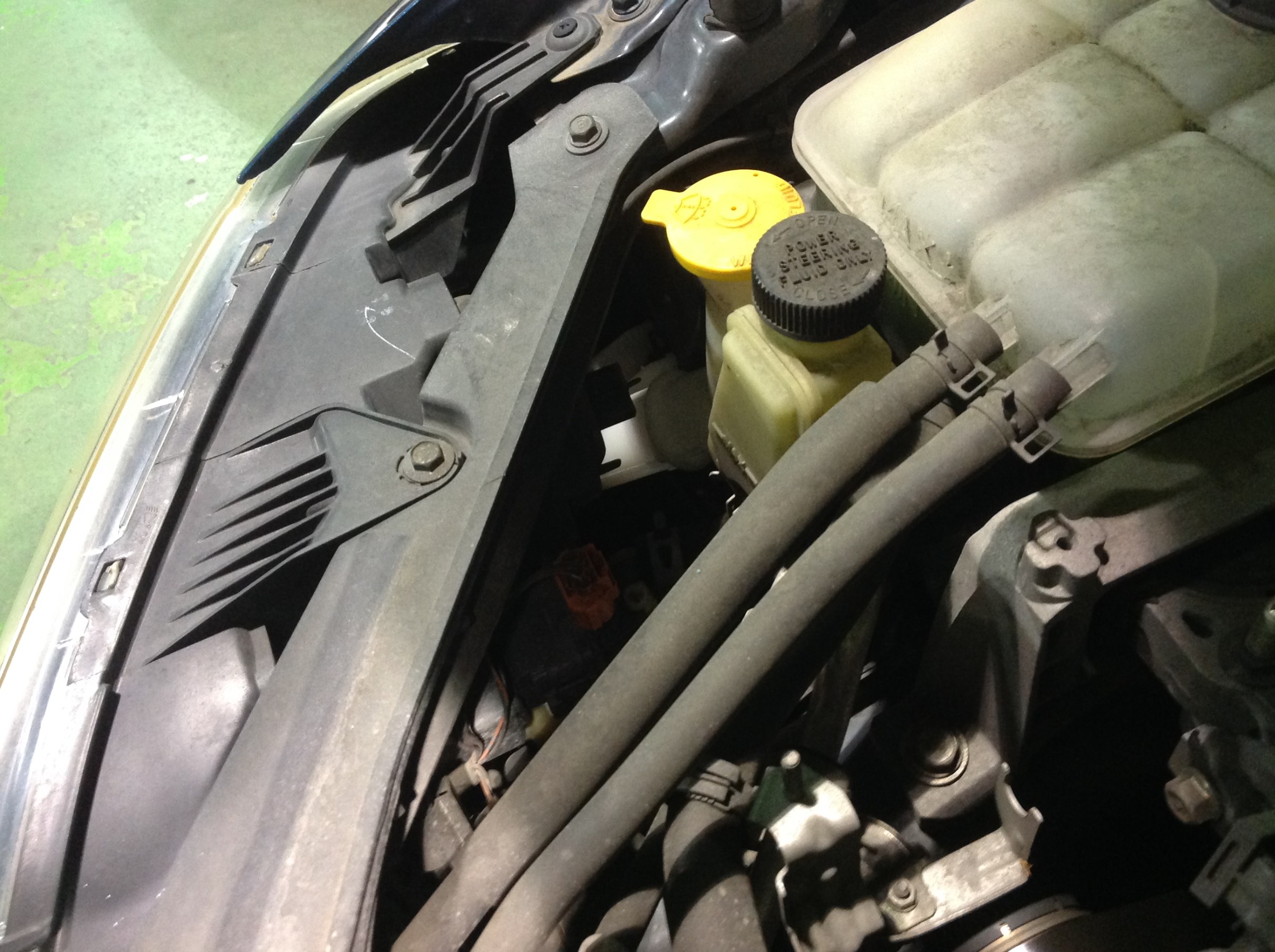 マツダ Bk5p アクセラ ヘッドライトバルブ交換 マツダ アクセラ サービス事例 タイヤ館 宇都宮東 タイヤからはじまる トータルカーメンテナンス タイヤ館グループ