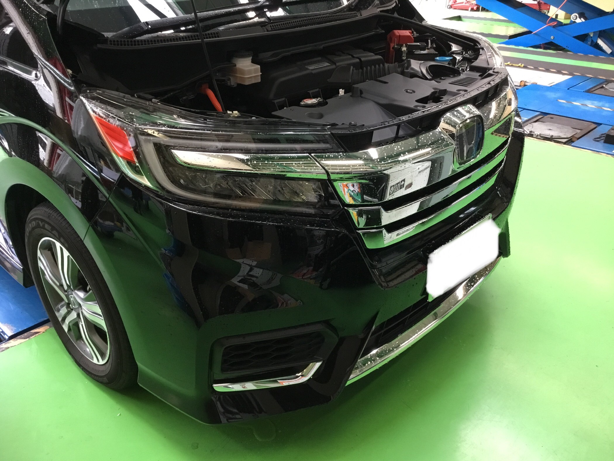 Rpステップワゴンにrs R Ti00取り付け スタッフ日記 タイヤ館 大阪城北 タイヤからはじまる トータルカーメンテナンス タイヤ館グループ