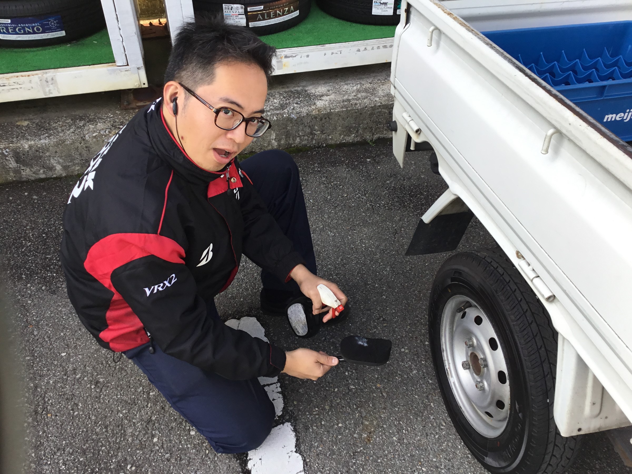 タイヤの保護に ブリヂストンのタイヤワックス スタッフ日記 タイヤ館 宝塚 兵庫県のタイヤ カー用品ショップ タイヤからはじまる トータルカーメンテナンス タイヤ館グループ