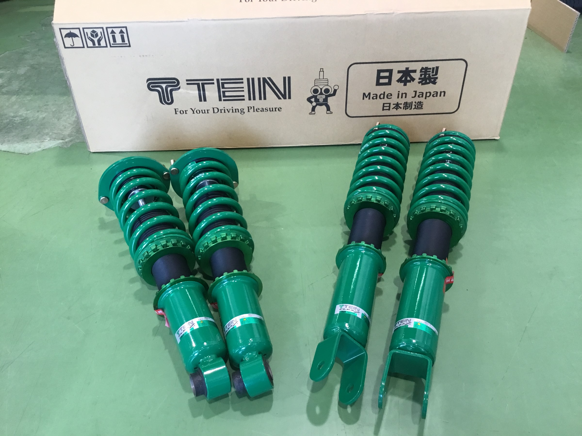☆日産 スカイラインGT-R 車高調(TEIN FLEX Z)取付☆ | 店舗お