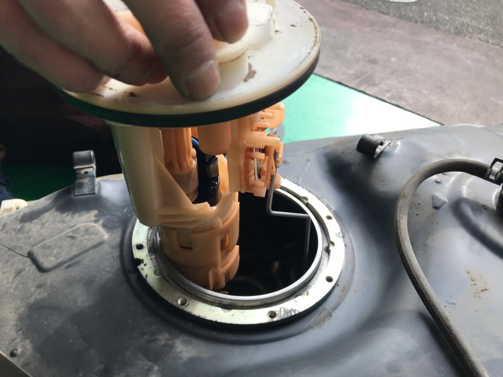 ダイハツ ミラ 燃料ポンプ交換 ダイハツ ミラ その他 その他 関東運輸局長認証工場 自動車整備 点検 修理 ができます エンジン不良 オイル漏れ ラジエーター オルタネーター ベルト ブレーキ周り ブッシュ その他各種部品交換が可能です 法定１２か月点検も