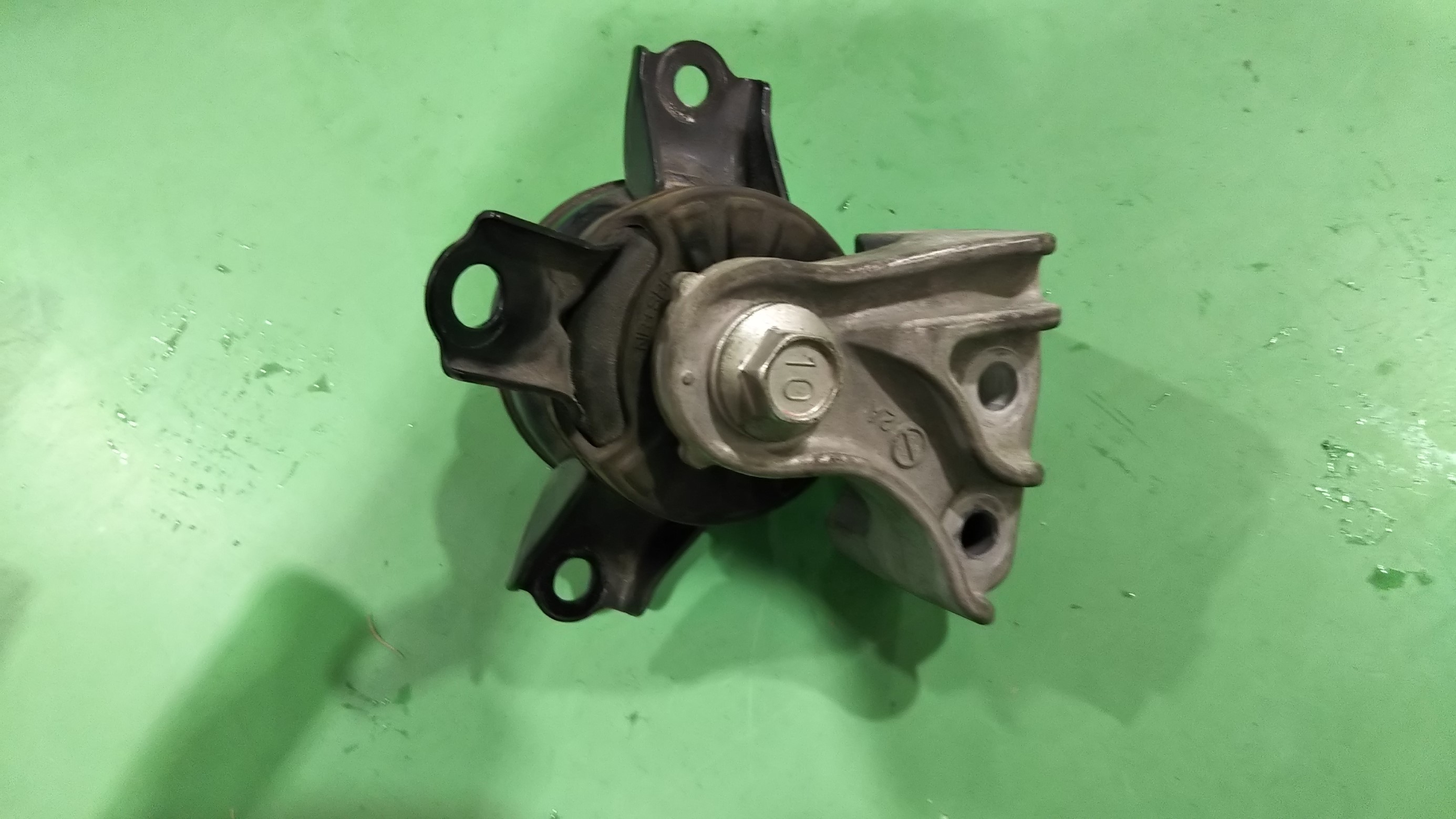 エンジンマウント交換 スタッフ日記 タイヤ館 花博鶴見 タイヤからはじまる トータルカーメンテナンス タイヤ館グループ