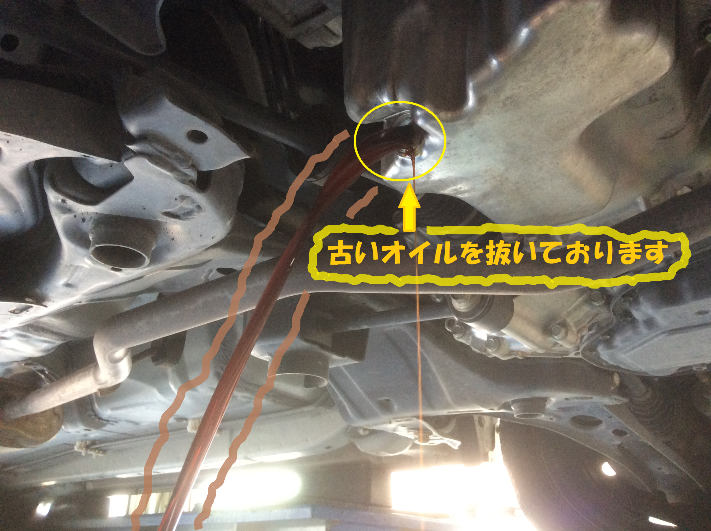 ダイハツ ムーヴコンテ オイル交換作業です ダイハツ ムーヴコンテ メンテナンス商品 総和店こだわり作業 タイヤ館 総和 茨城県のタイヤ カー用品ショップ タイヤからはじまる トータルカーメンテナンス タイヤ館グループ