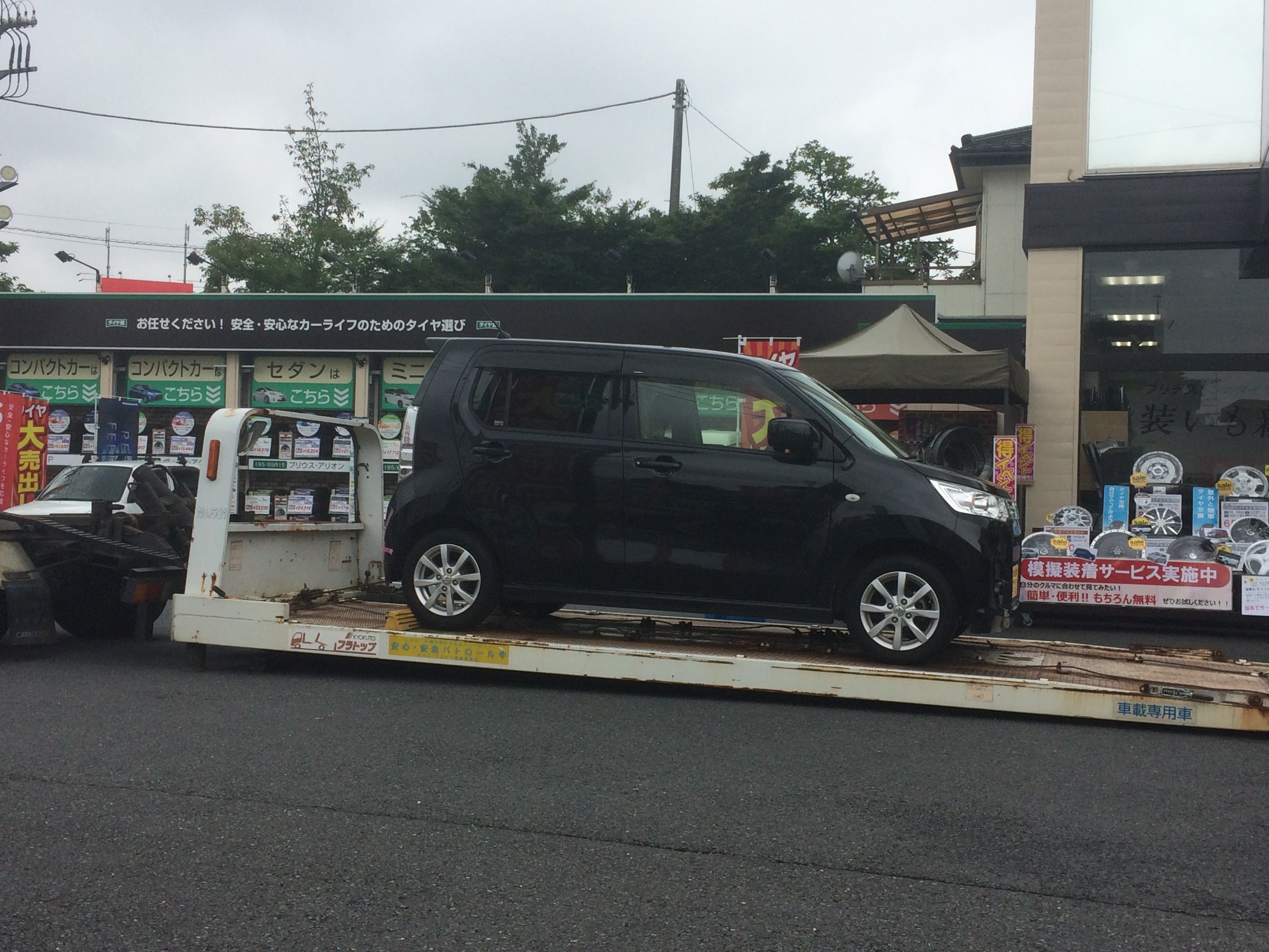 お車の傷 鈑金修理もご対応致します スタッフ日記 タイヤ館 坂戸 タイヤからはじまる トータルカーメンテナンス タイヤ館グループ