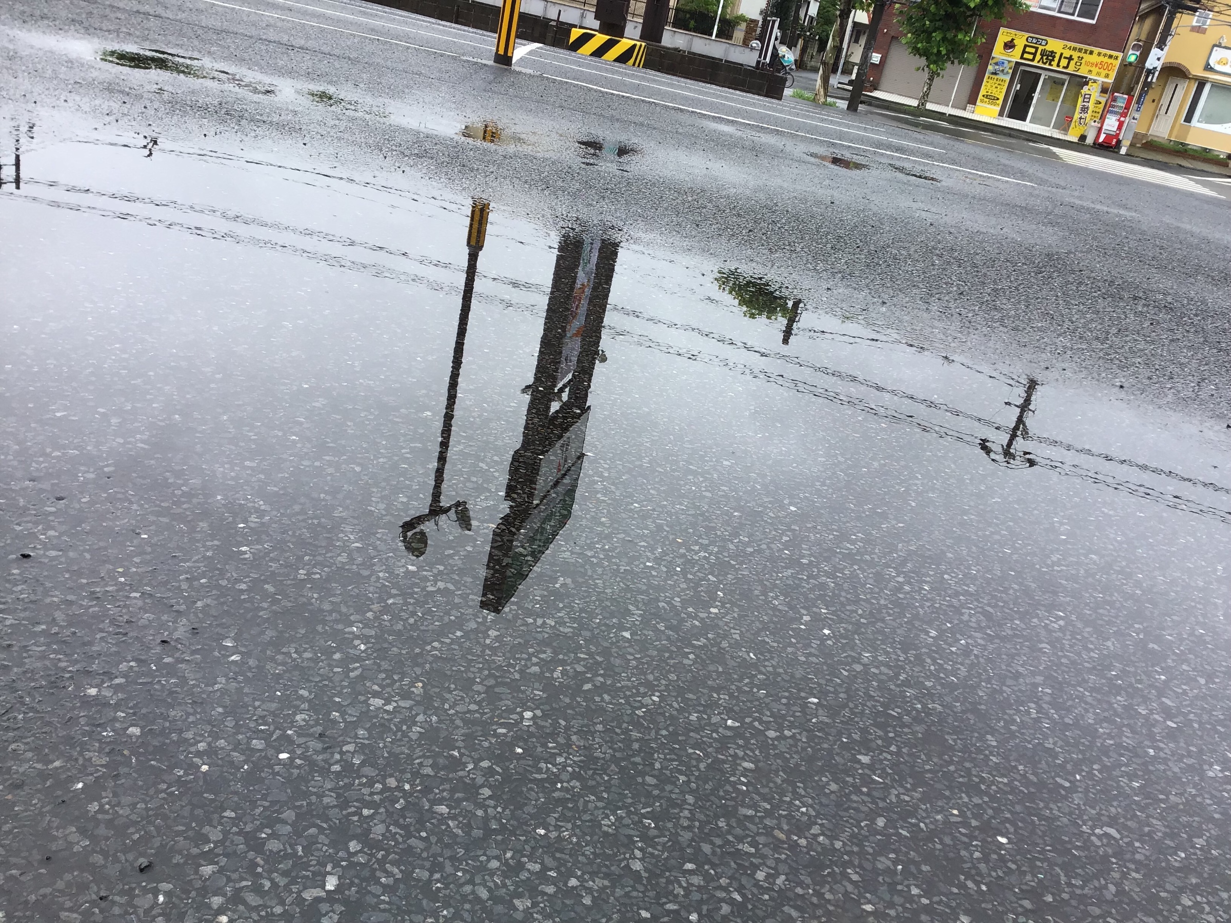 雨が続いてますね W スタッフ日記 タイヤ館 市川 千葉県のタイヤ カー用品ショップ タイヤからはじまる トータルカーメンテナンス タイヤ館グループ