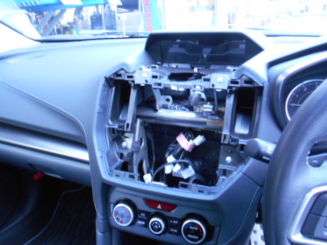 スバル インプレッサスポーツ カーナビ取り付け スバル インプレッサスポーツ Av ナビ機器 カー用品取付 各社ナビゲーション取付 サービス事例 タイヤ館 ビィ ワークス登別 タイヤからはじまる トータルカーメンテナンス タイヤ館グループ