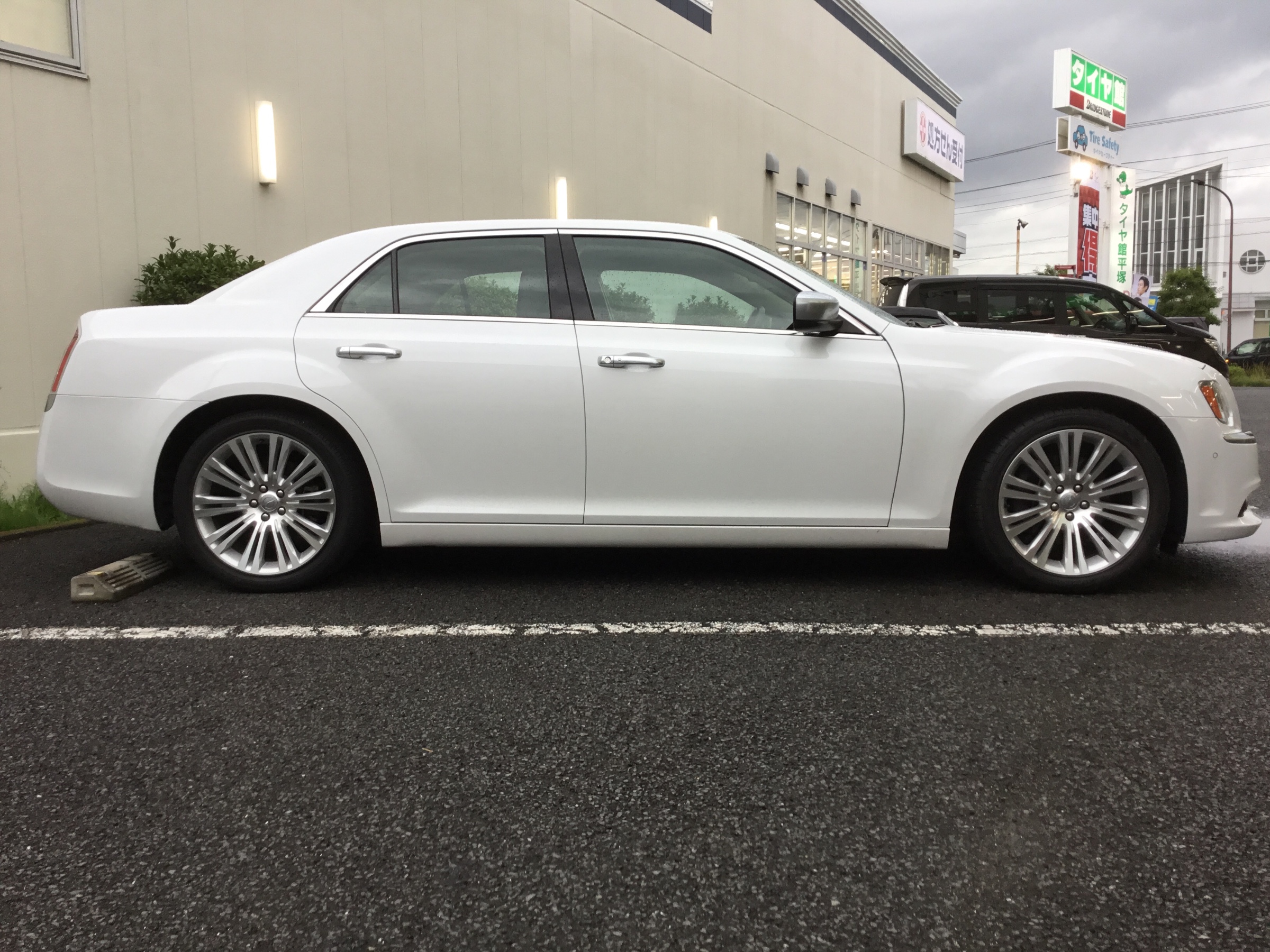RS☆R 車高調 BEST☆i クライスラー 300C | サービス事例 | タイヤ館