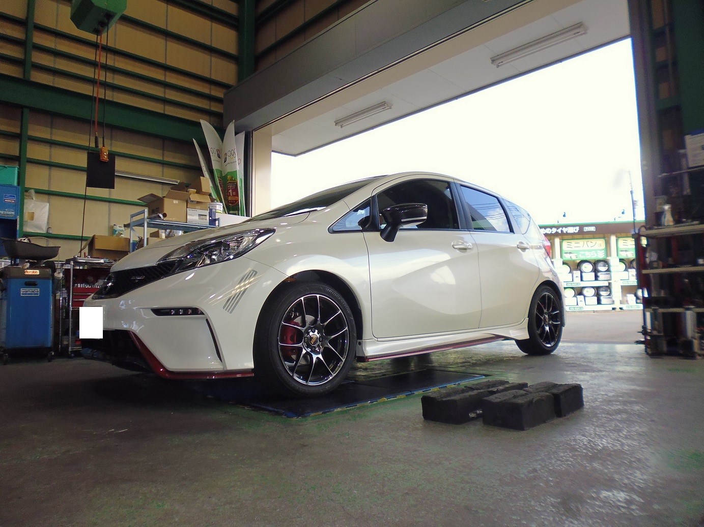 E12改 ノートニスモｓ オーリンズdfvキット装着 日産 ノートnismo パーツ取付 サスペンション取付 サービス事例 タイヤ館 加古川中央 兵庫県のタイヤ カー用品ショップ タイヤからはじまる トータルカーメンテナンス タイヤ館グループ