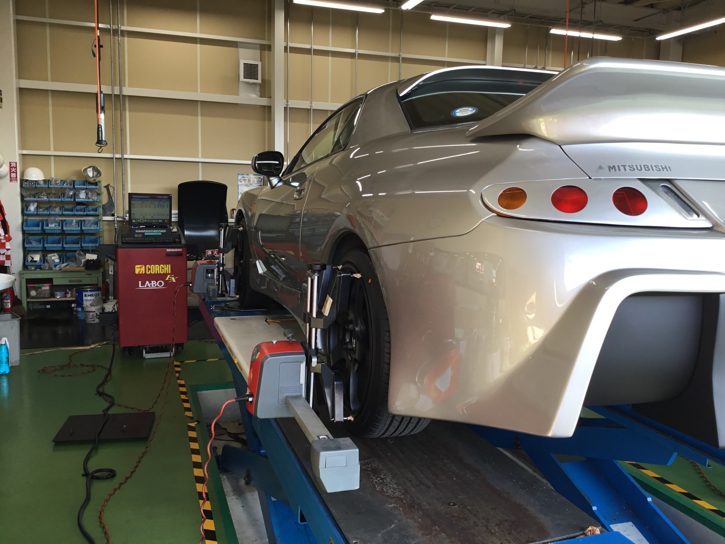 車高を変えたらアライメント調整 三菱 Fto その他 タイヤ ホイール関連 4輪トータルアライメント調整 スタッフ日記 タイヤ館 大垣 岐阜県のタイヤ カー用品ショップ タイヤからはじまる トータルカーメンテナンス タイヤ館グループ