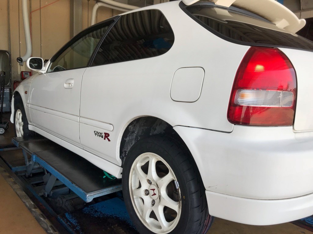 シビック タイプr Ek9 タイヤ交換 ホンダ シビック タイヤ タイヤ ホイール関連 タイヤ ホイール交換 サービス事例 タイヤ館 大府 愛知県 三重県のタイヤ カー用品ショップ タイヤからはじまる トータルカーメンテナンス タイヤ館グループ