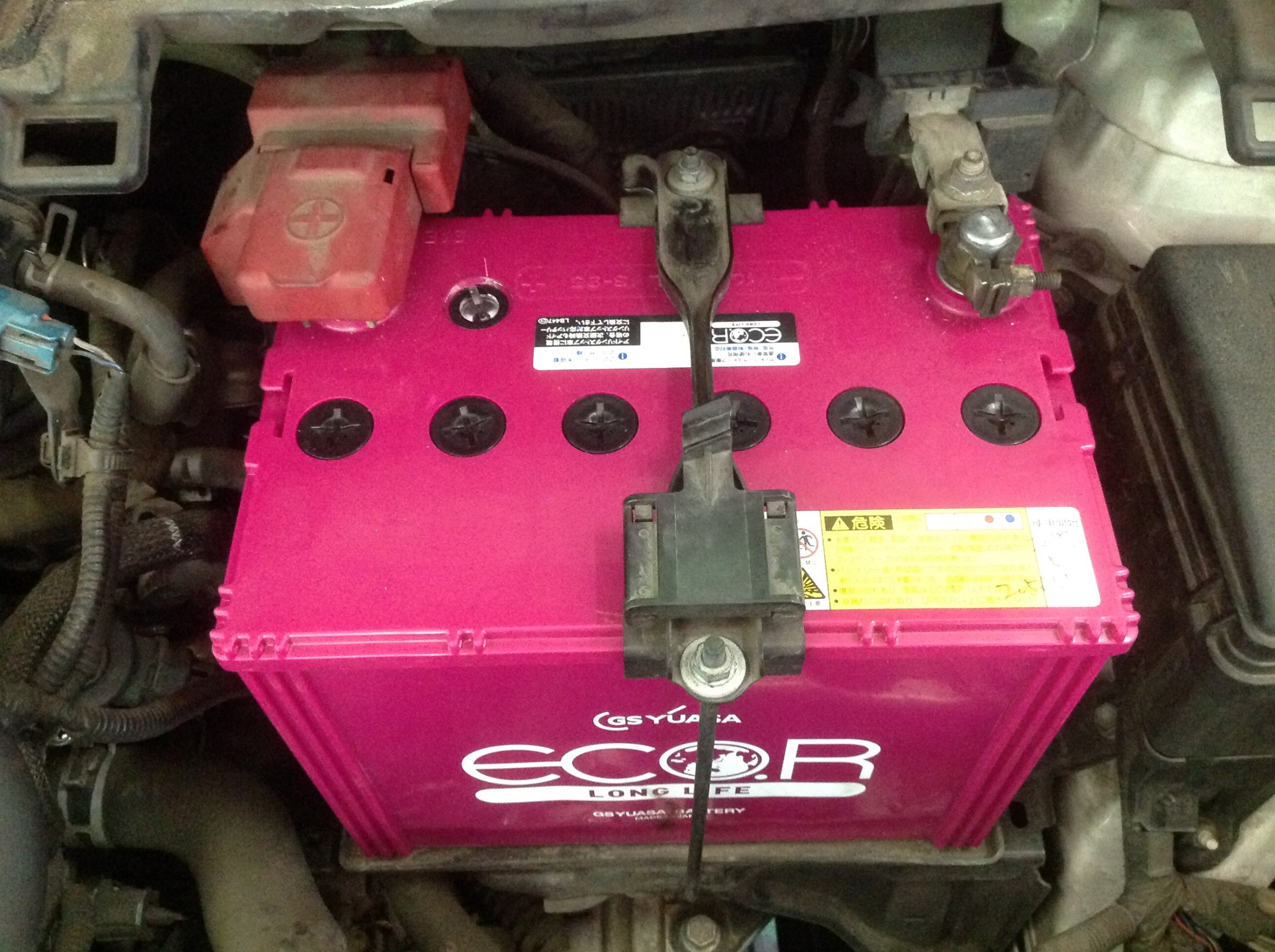 ヴィッツ、アイドリングストップ用バッテリー交換！ 技術サービスブログ タイヤ館 鎌ヶ谷 千葉県のタイヤ、カー用品ショップ タイヤからはじまる、トータルカーメンテナンス タイヤ館グループ