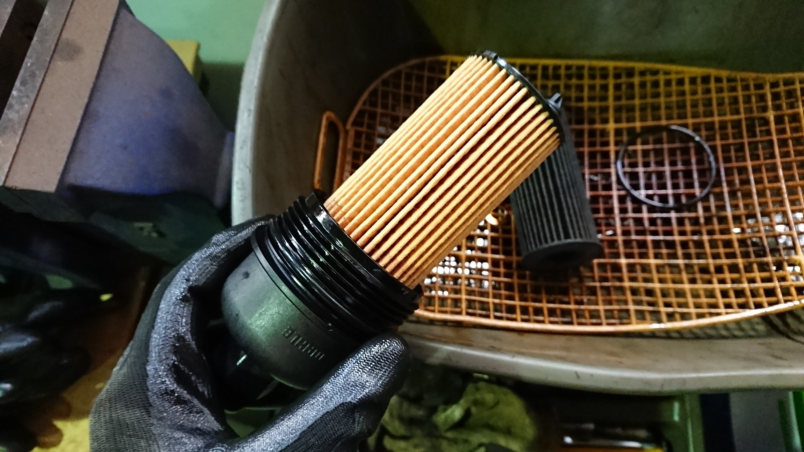 BMW x3 320d の エンジン オイル交換しました！ BMW X3 メンテナンス商品 オイル関連 > エンジンオイル交換 技術サービス施工事例 タイヤ館 福岡東 タイヤ