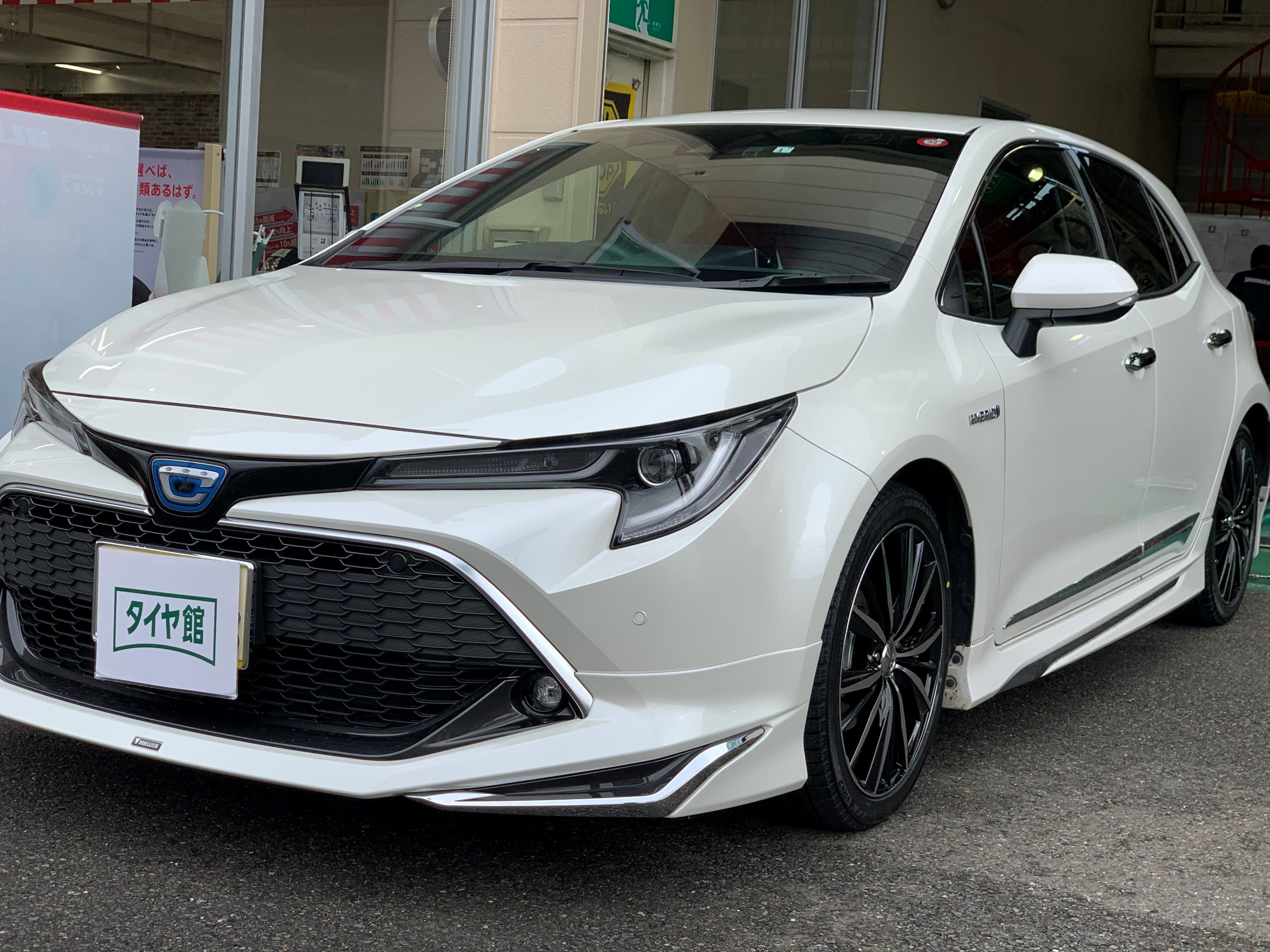 カローラスポーツHV レオニスVX | 店舗おススメ情報 | タイヤ館