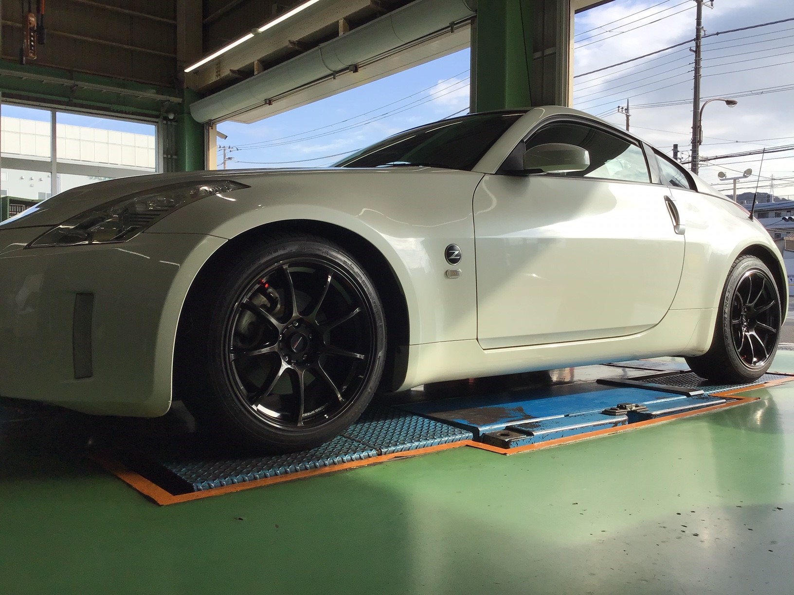 Z33 ホイール交換 | サービス事例 | タイヤ館 横須賀 | 神奈川県の