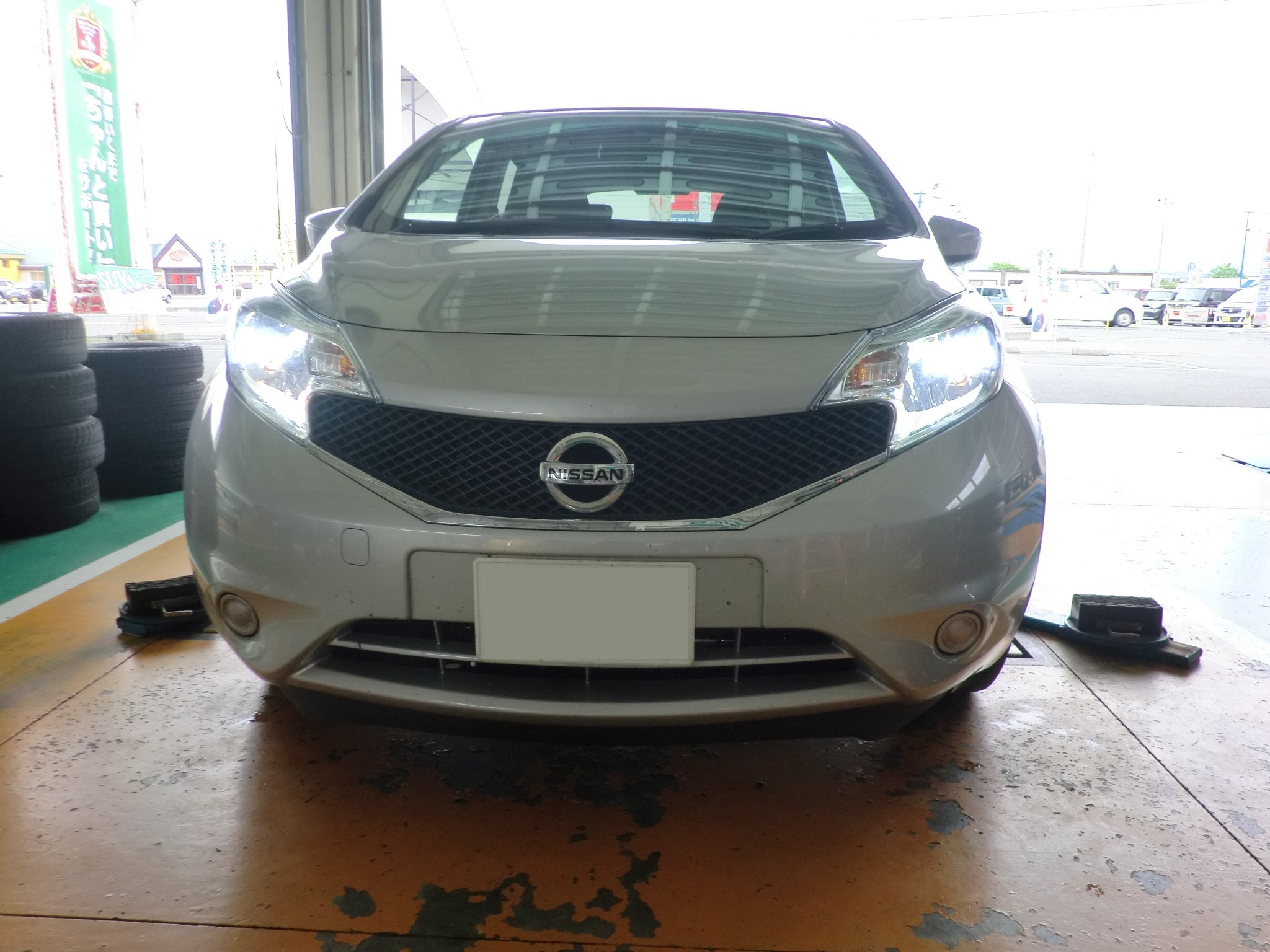 ノート Ledヘッドライト取付 日産 ノート サービス事例 タイヤ館 水沢 タイヤからはじまる トータルカーメンテナンス タイヤ館グループ