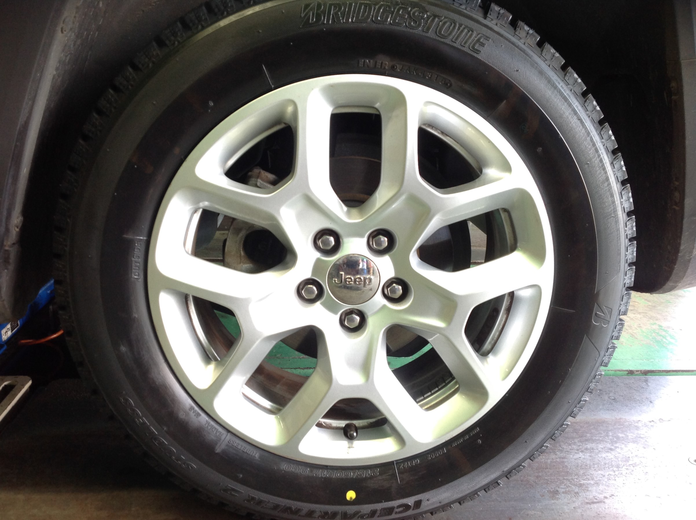 Jeep Renegade タイヤ交換 ジープ サービス事例 タイヤ館 勝田台 千葉県のタイヤ カー用品ショップ タイヤからはじまる トータルカーメンテナンス タイヤ館グループ