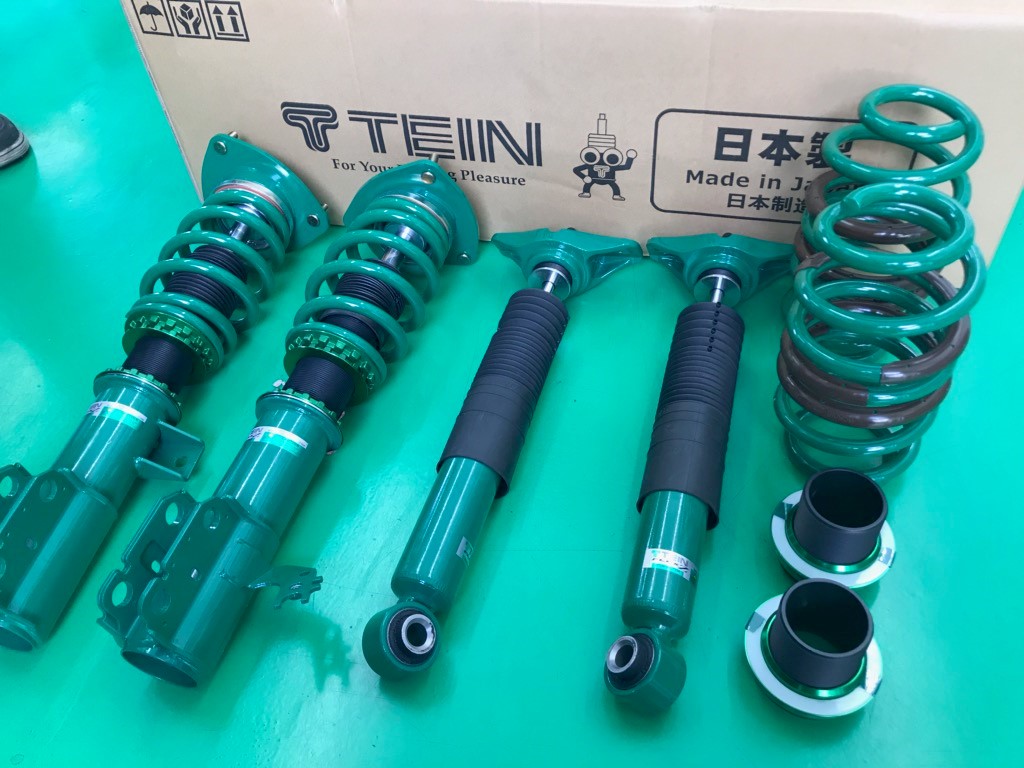 TOYOTA カムリHV(AXVH70) TEIN FLEZ Z 車高調取付 | 店舗お TOYOTA カムリHV(AXVH70) TEIN FLEZ Z 車高調取付 | 店舗お