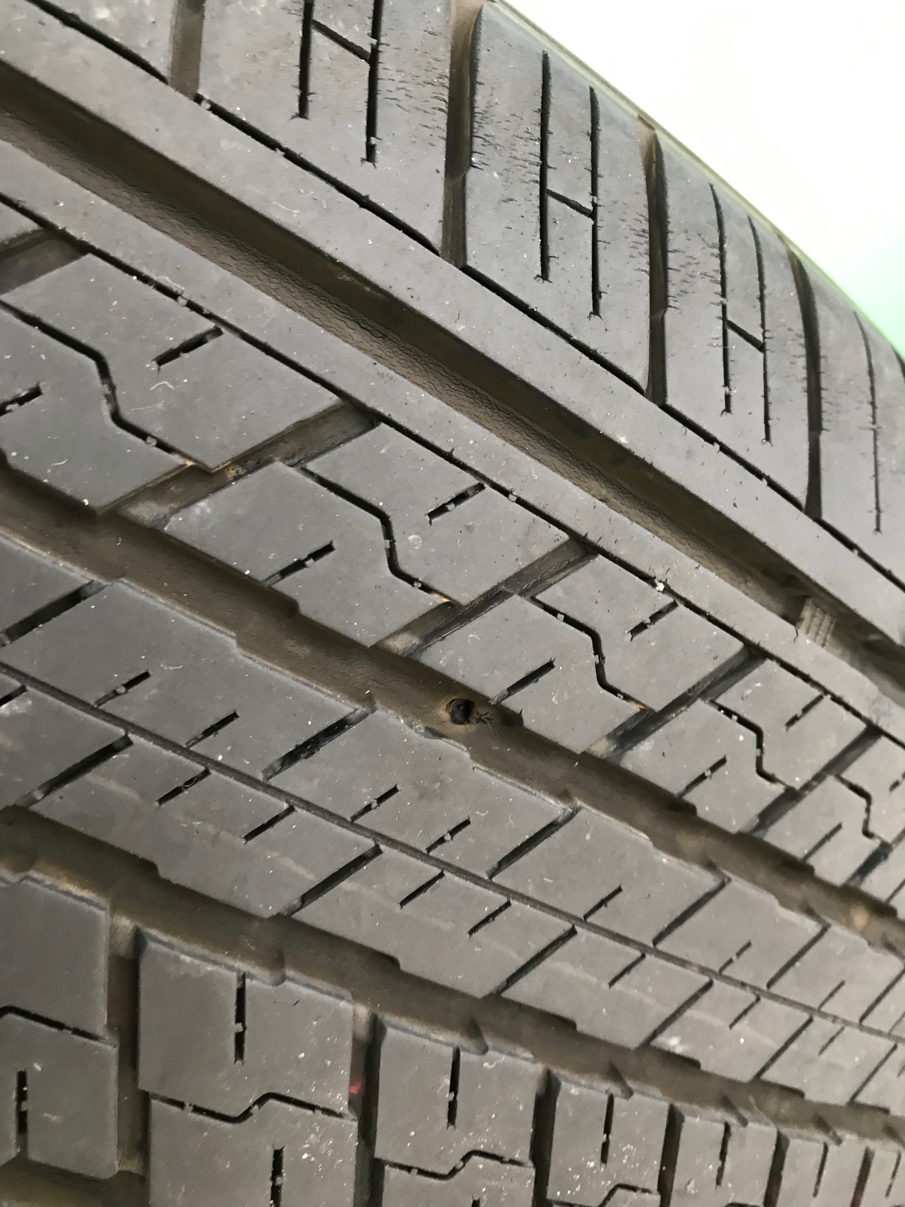 パンク タイヤ一本交換！！ サービス事例 タイヤ館 足立 東京都のタイヤ、カー用品ショップ タイヤからはじまる、トータルカーメンテナンス タイヤ館グループ