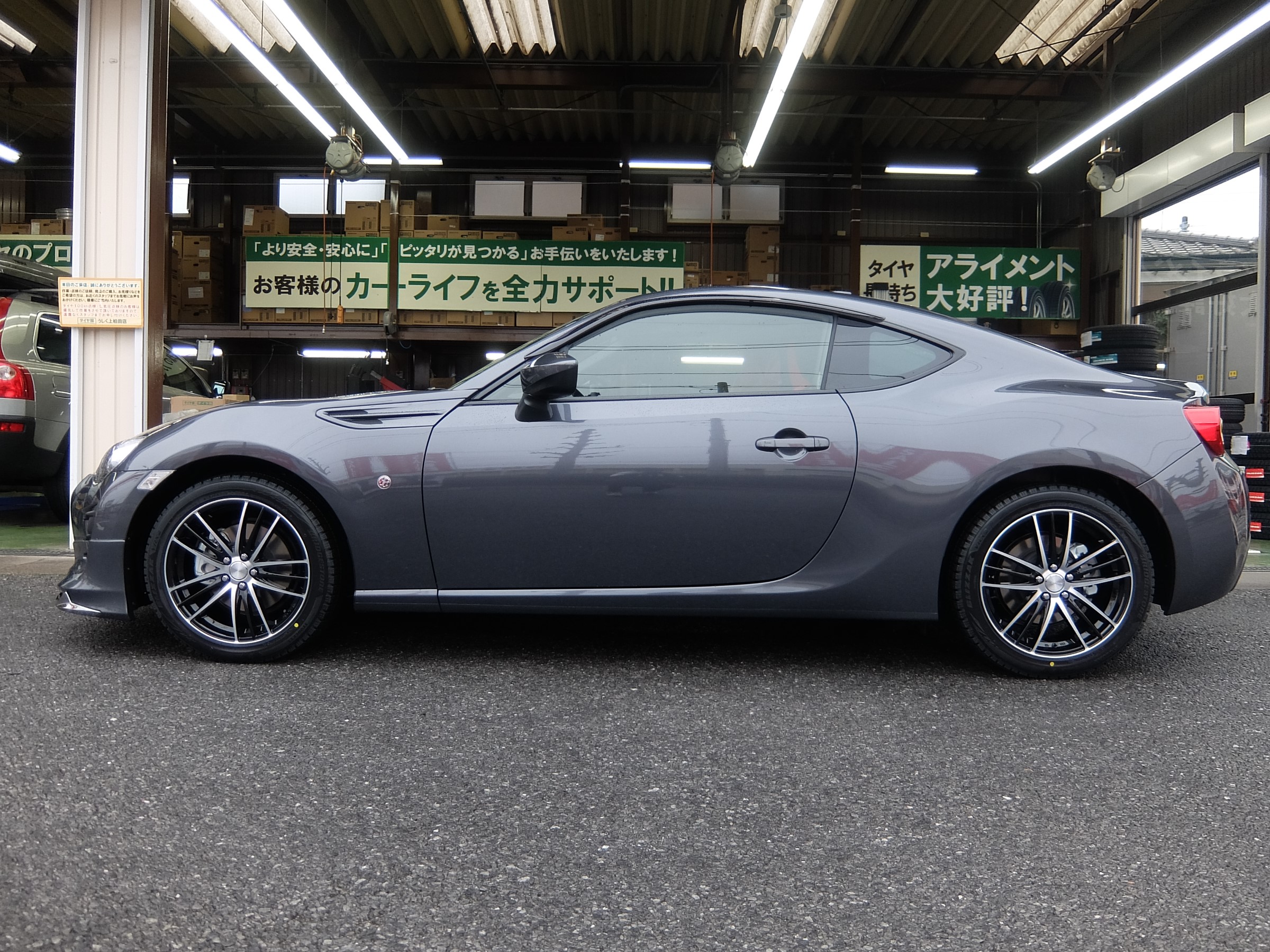 トヨタ86前期ホイール+スタッドレス付き トヨタ・86・ZN6】 スタッドレス、ホイールセット交換 | 店舗