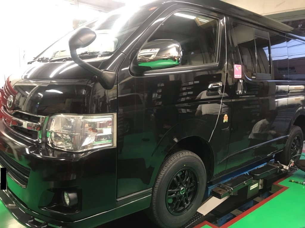 ハイエース １５インチアルミホイール＆タイヤセット取付