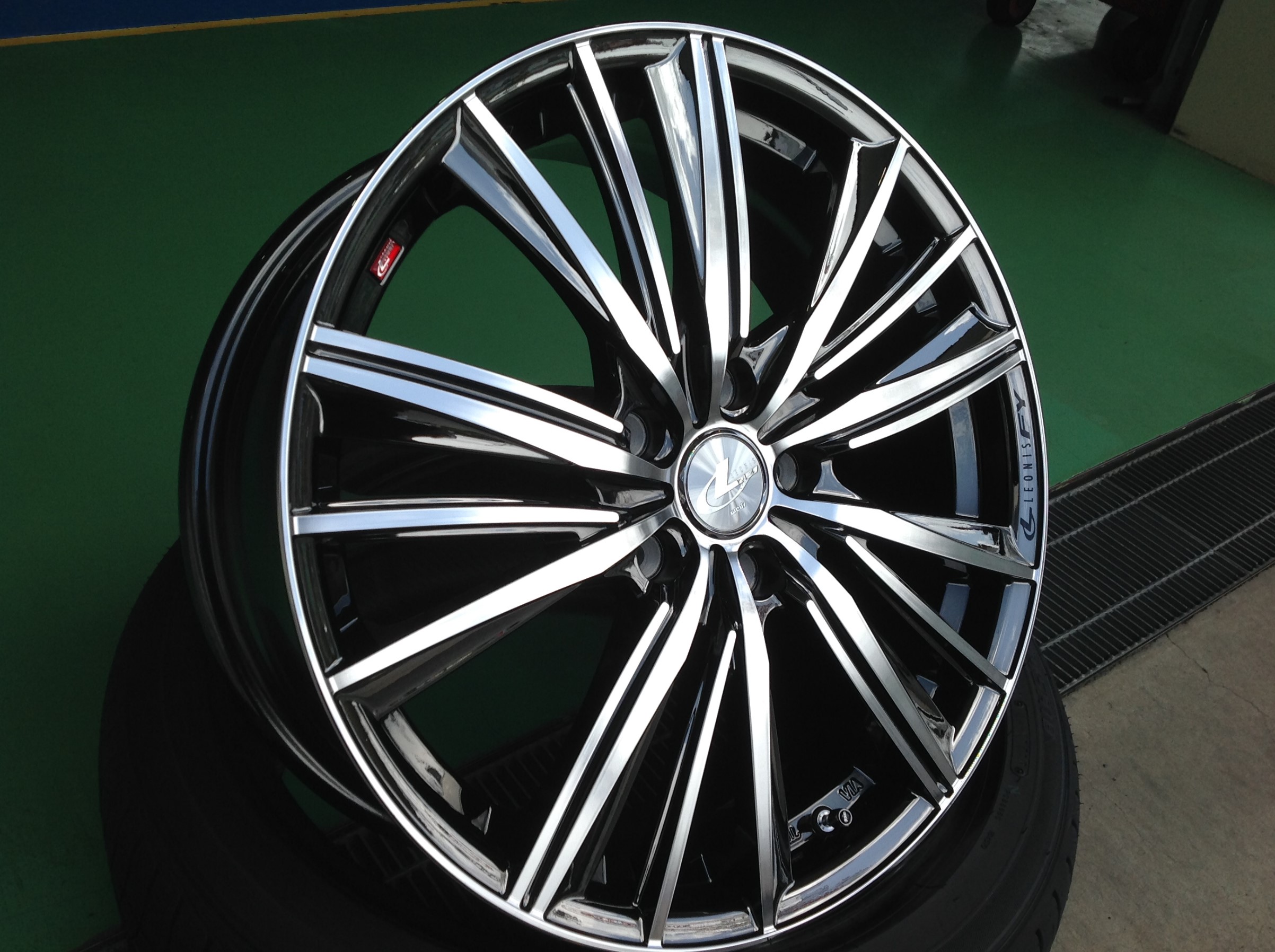 第2弾 トヨタ エスクァイア レオニスFY 18インチ取付け | トヨタ