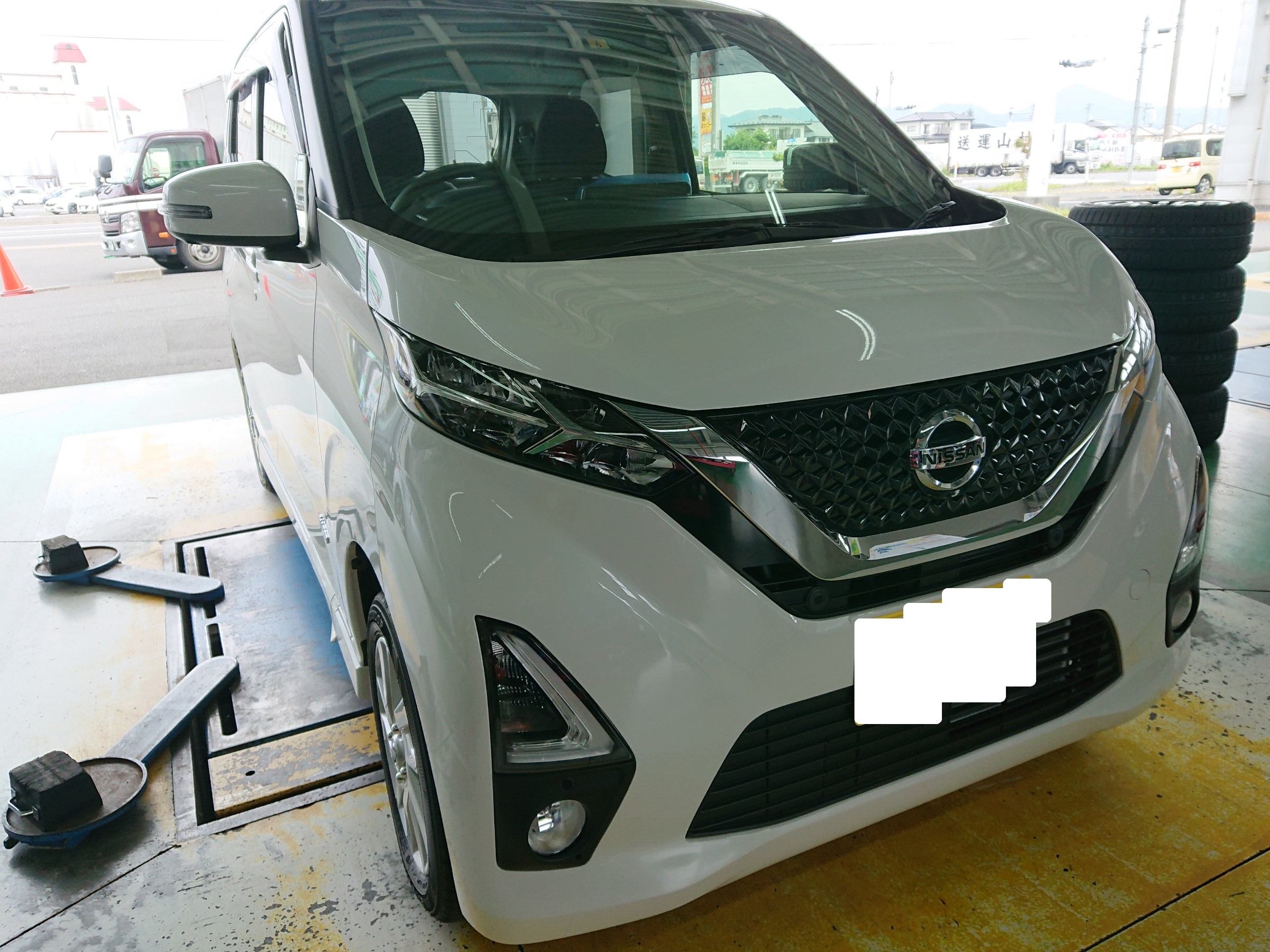 新型デイズ入庫です 日産 デイズ タイヤ タイヤ ホイール関連 タイヤ ホイール交換 スタッフ日記 タイヤ館 一関 タイヤからはじまる トータルカーメンテナンス タイヤ館グループ