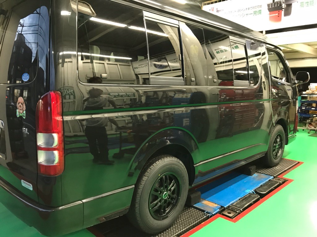 ハイエース 15インチアルミホイール＆タイヤセット取付