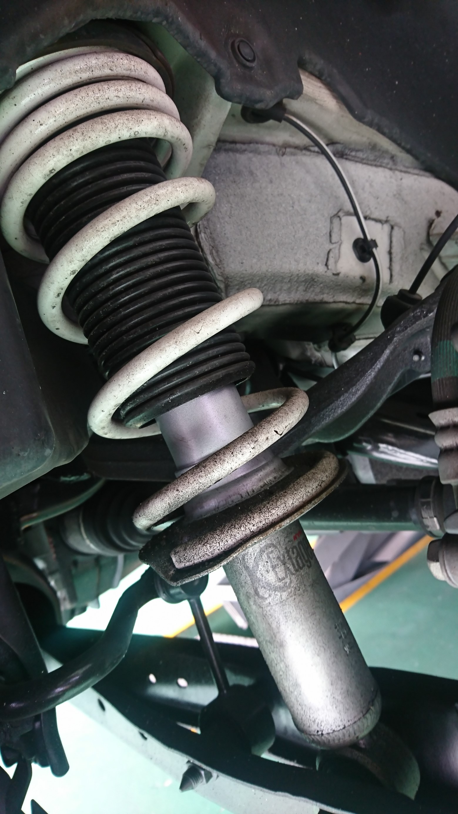 Brz Kyb エクステージ ショックアブソーバー 交換 スバル Brz その他 パーツ取付 各種用品取付 サービス事例 タイヤ館 岩国 タイヤからはじまる トータルカーメンテナンス タイヤ館グループ