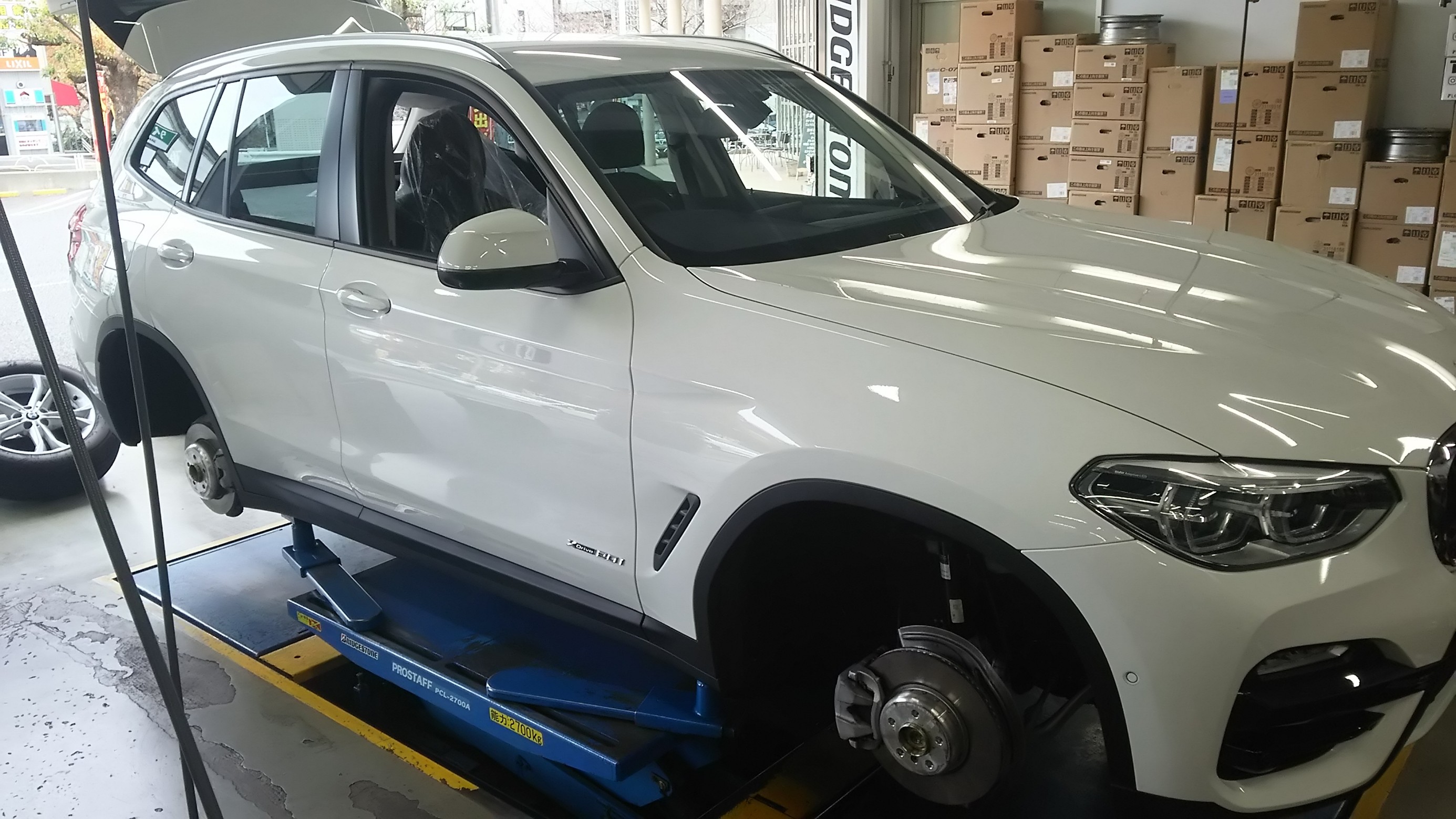 BMW X3 スタッドレスセット装着 | スタッフ日記 | タイヤ館 多摩