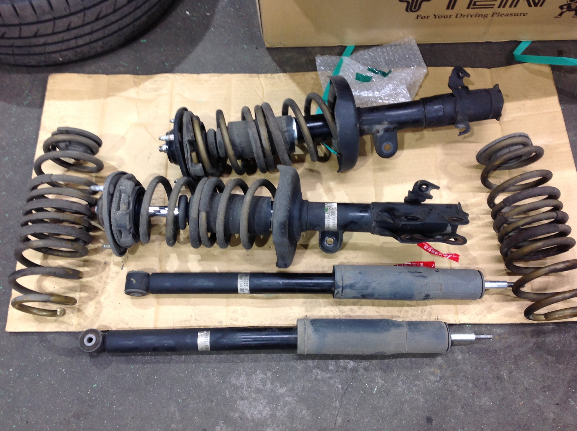 車高調取り付け ホンダ ステップワゴン その他 パーツ取付 足回り関係取付 サービス事例 タイヤ館 八千代 千葉県のタイヤ カー用品ショップ タイヤからはじまる トータルカーメンテナンス タイヤ館グループ