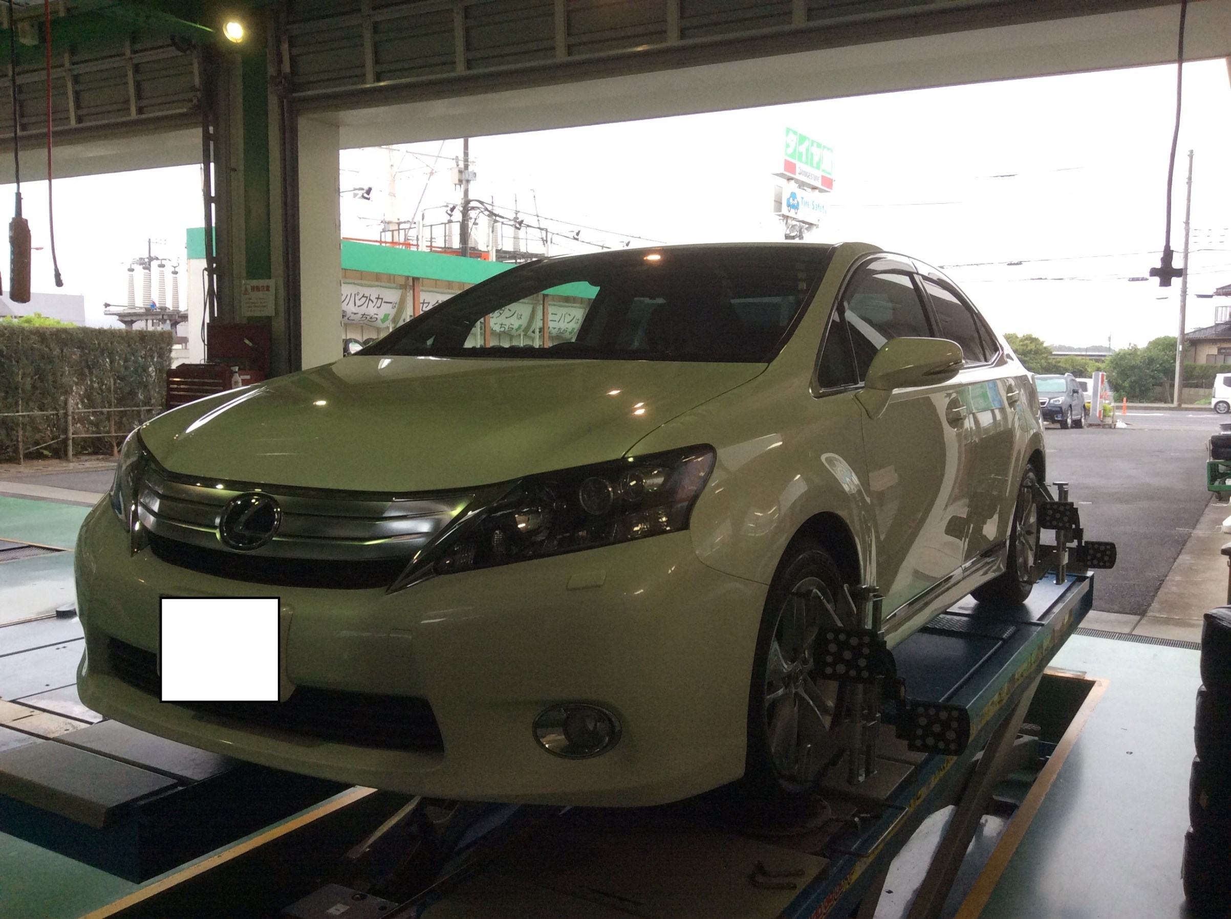 レクサスHS250Hタイヤ交換とTPMS取付け! | 店舗おススメ情報 レクサスHS250Hタイヤ交換とTPMS取付け! | 店舗おススメ情報