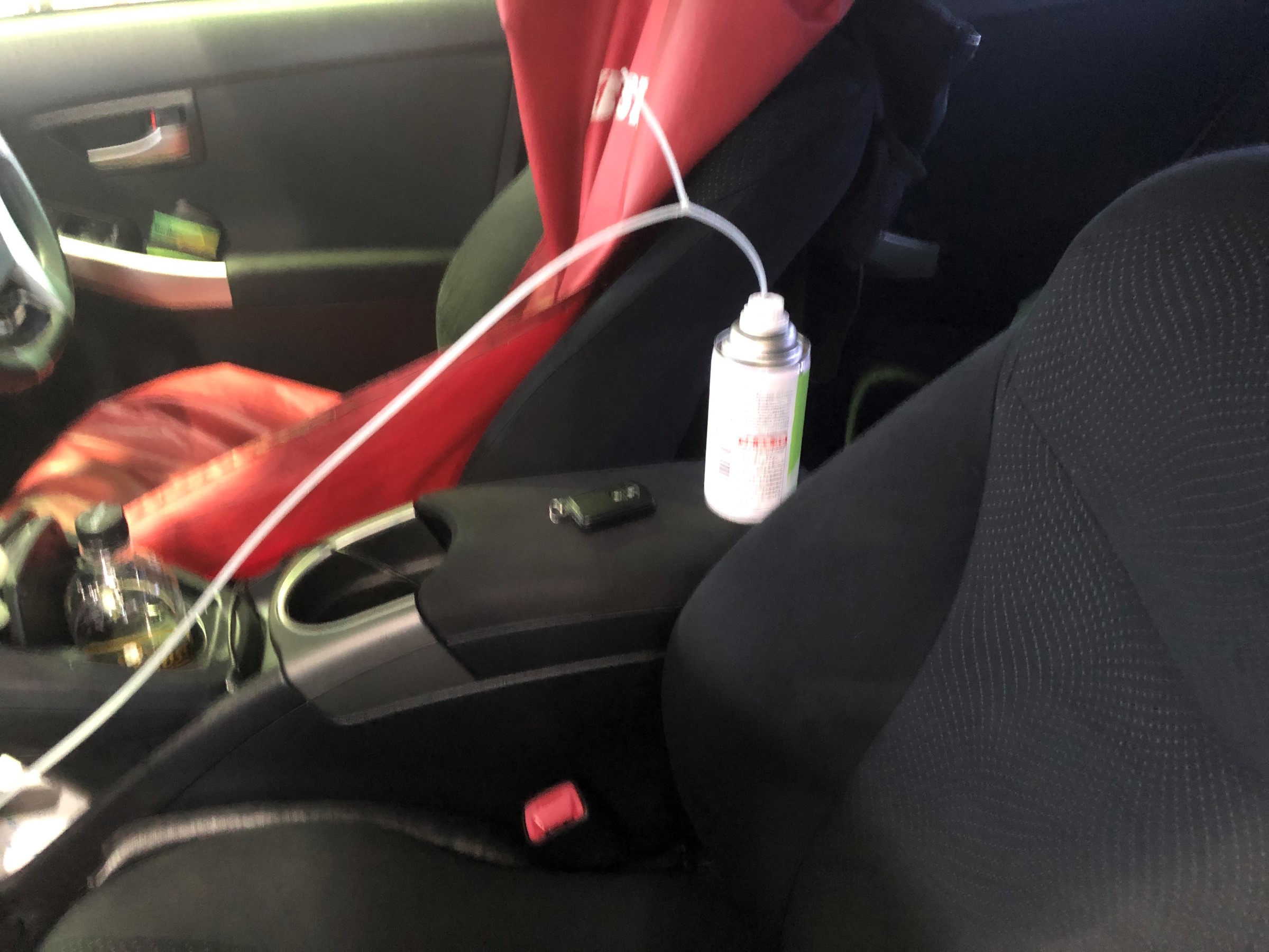 トヨタ プリウスのエアコンの消臭をしましたっ トヨタ プリウス メンテナンス商品 パーツ取付 各種用品取付 技術サービス施工事例 タイヤ館 福岡東 タイヤからはじまる トータルカーメンテナンス タイヤ館グループ