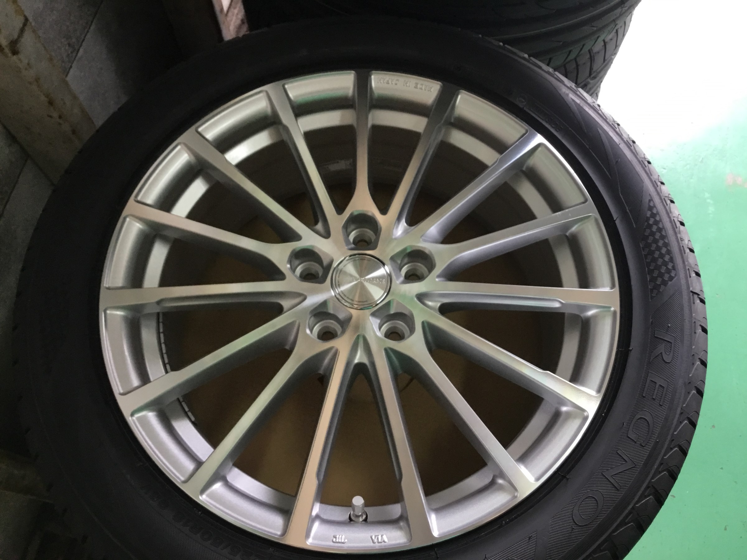 ヴェゼル 18インチ アライメント調整 ホンダ ヴェゼルハイブリッド ホイール 作業紹介 タイヤ館 森町通り タイヤからはじまる トータルカーメンテナンス タイヤ館グループ