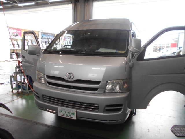 ハイエース エアコンつけると車内が水浸し 修理 サービス事例 タイヤ館 多摩境 タイヤからはじまる トータルカーメンテナンス タイヤ館グループ