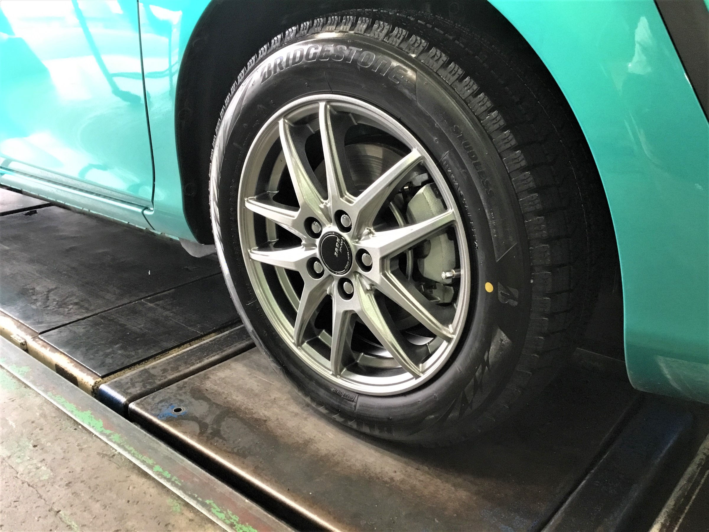 175/70R14 アルミホイール スタッドレスタイヤ付き シエンタダイスに