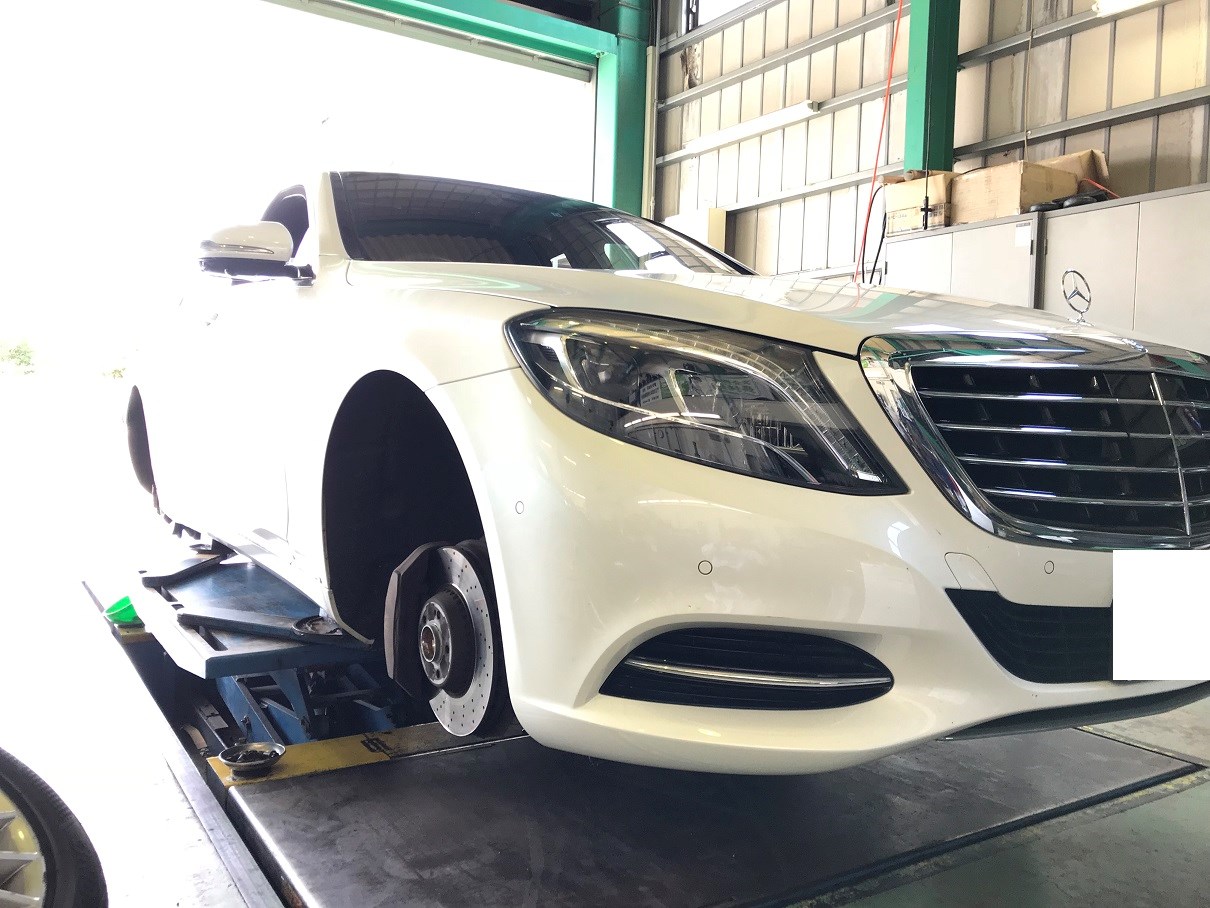 ベンツSクラス W222 2台同時に・・タイヤ交換 | サービス事例 | タイヤ