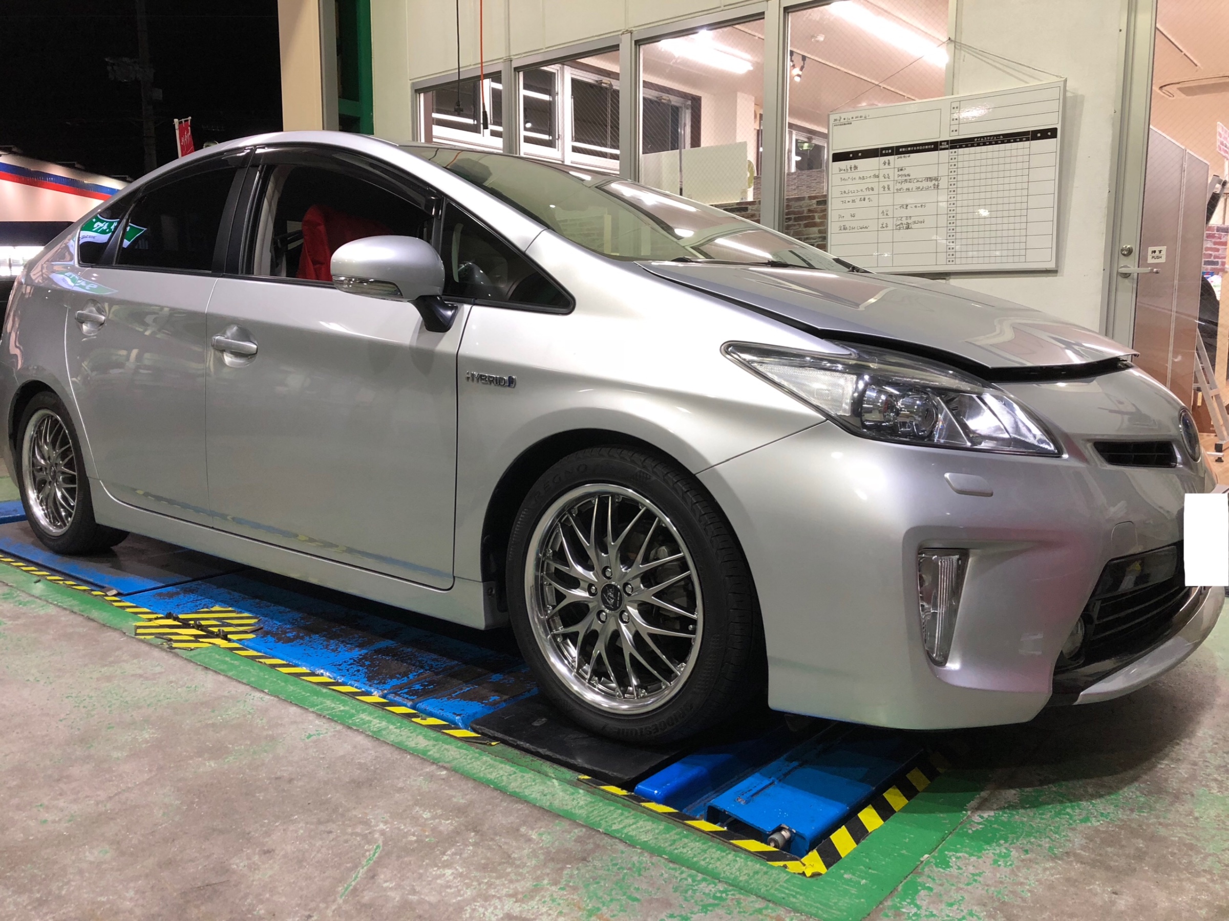 プリウス車高調交換(^-^) | トヨタ プリウス | サービス事例 | タイヤ