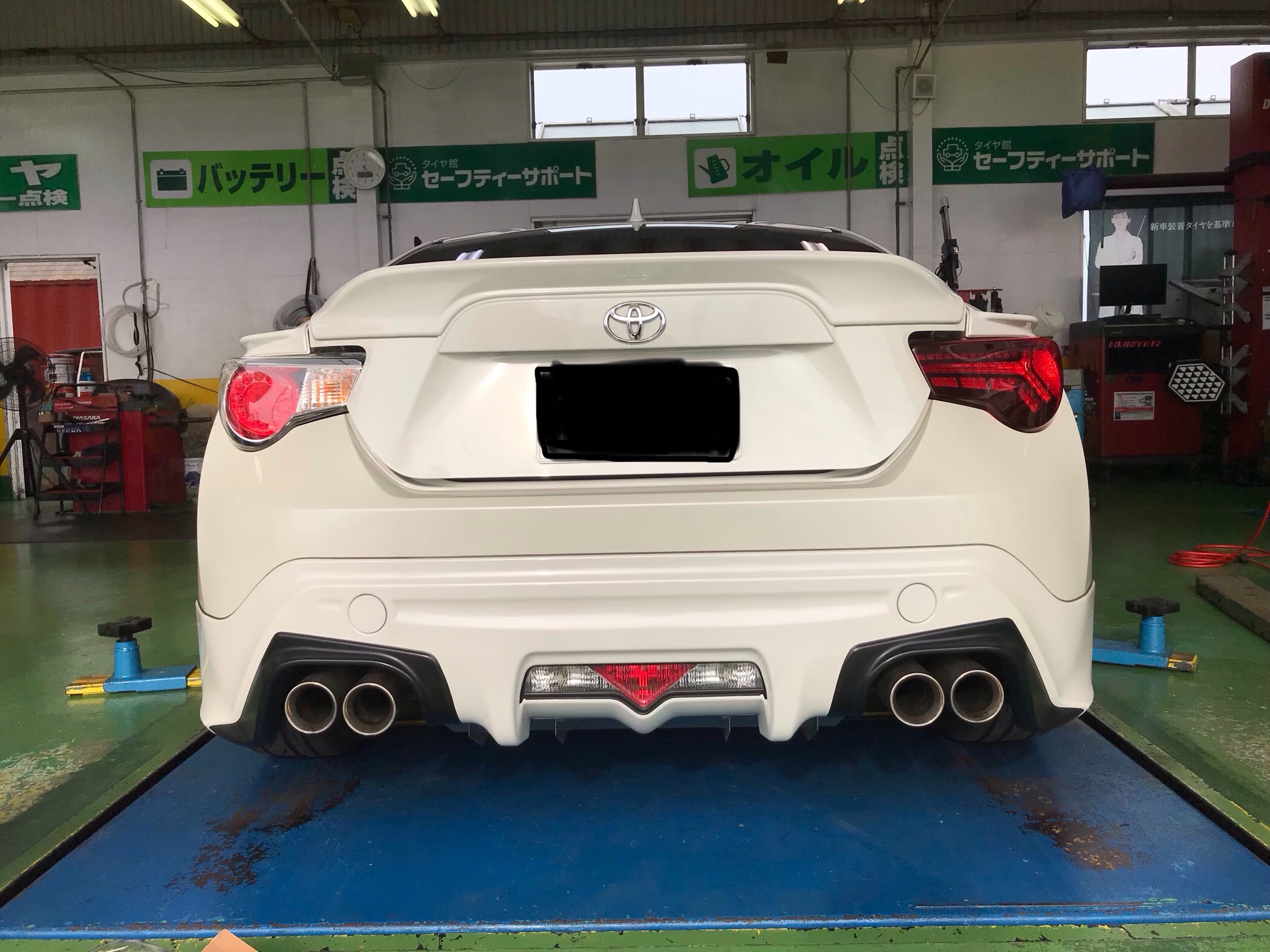 トヨタ86テールランプ交換 | トヨタ 86 | 那珂店作業 ブログ | タイヤ