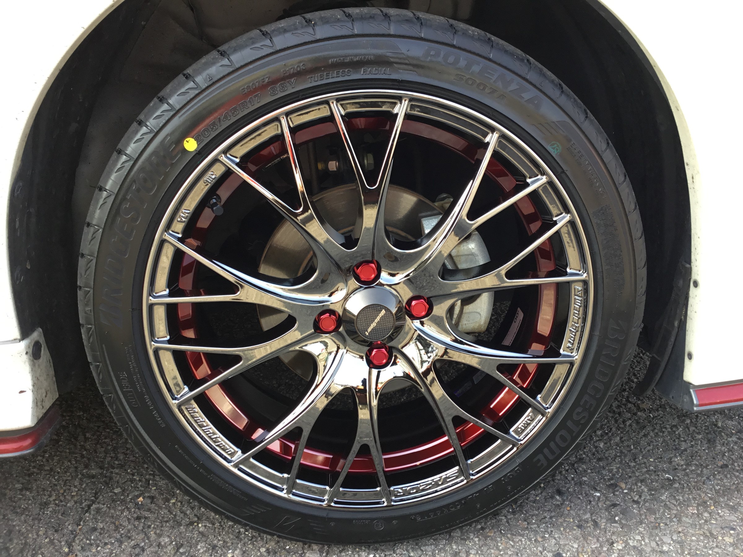 Note ニスモ タイヤホイール交換 日産 ノートnismo ホイール タイヤ ホイール関連 4輪トータルアライメント調整 サービス事例 タイヤ館 古国府 タイヤからはじまる トータルカーメンテナンス タイヤ館グループ