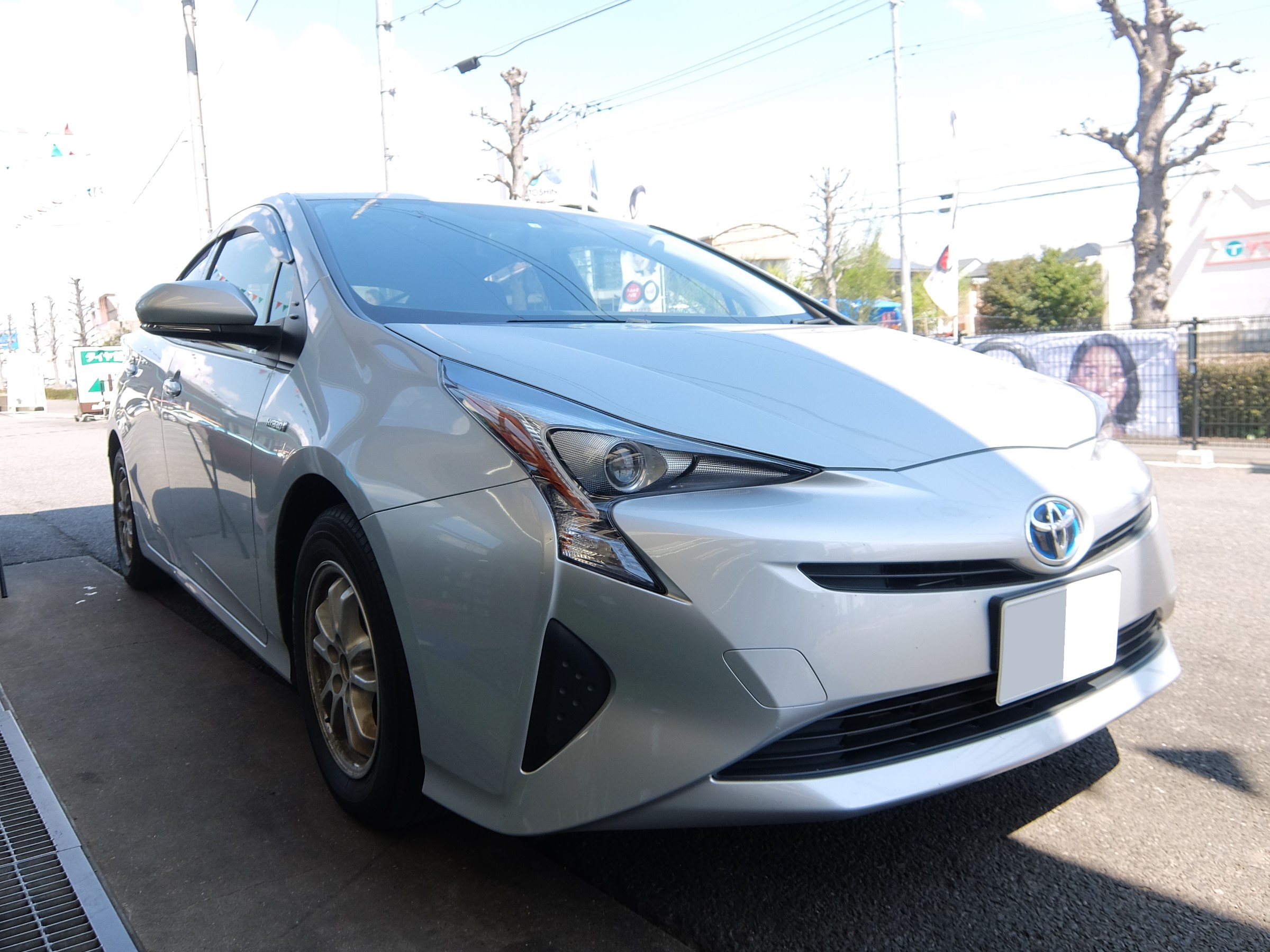 トヨタ・プリウス・ZVW50】エアコンフィルター交換 | 店舗